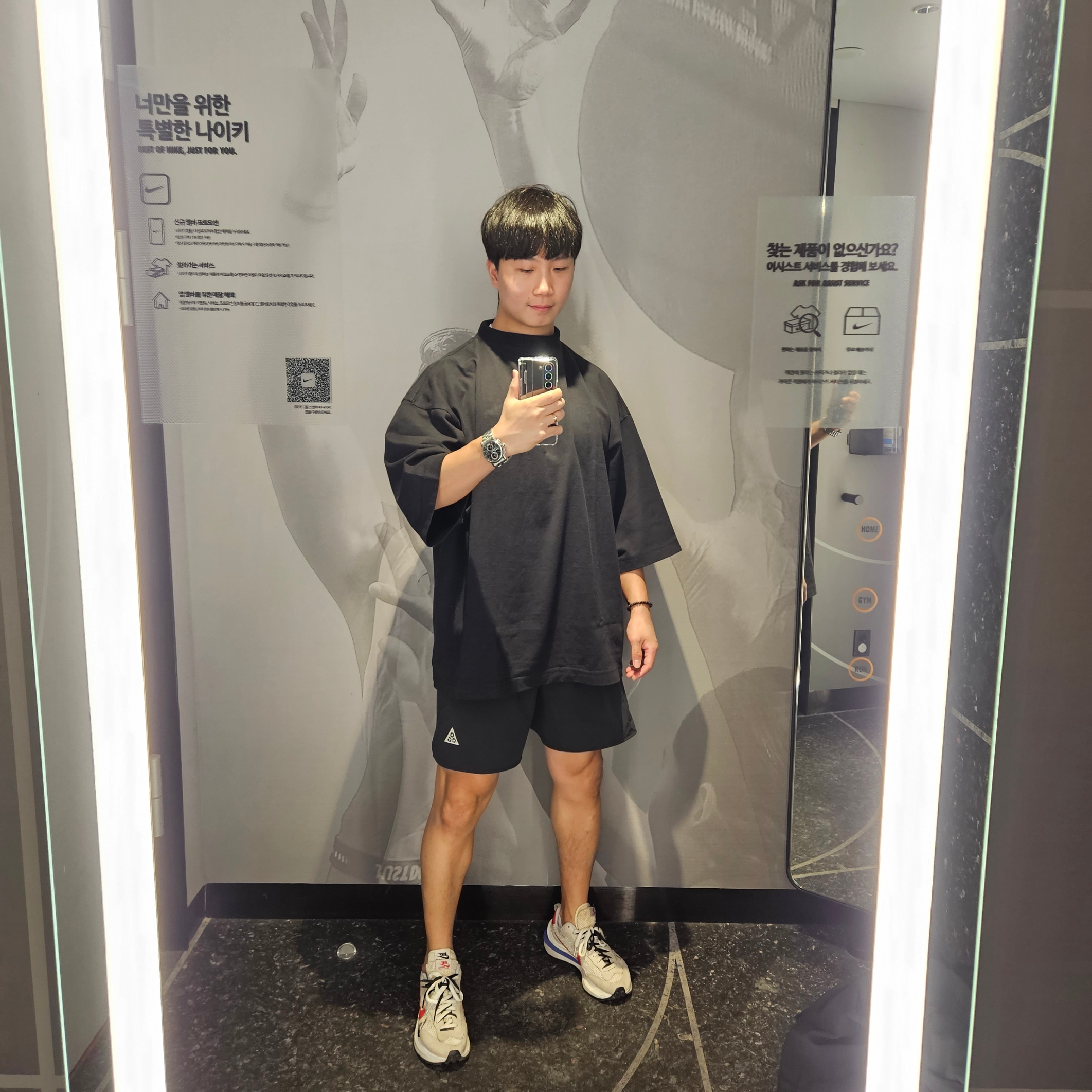 Yeezy Gap Engineered By Balenciaga Dove 3/4 Sleeve T-Shirt Black, Nike ACG Dri-Fit New Sands Shorts Black - Asia 착용 스타일