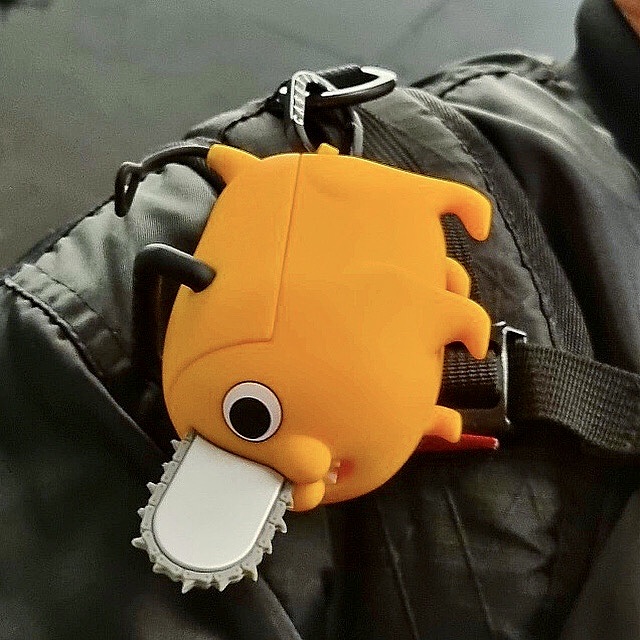 Casetify x Chainsaw Man Pochita Collectible AirPods Pro 1st/2nd Gen Case 착용 스타일