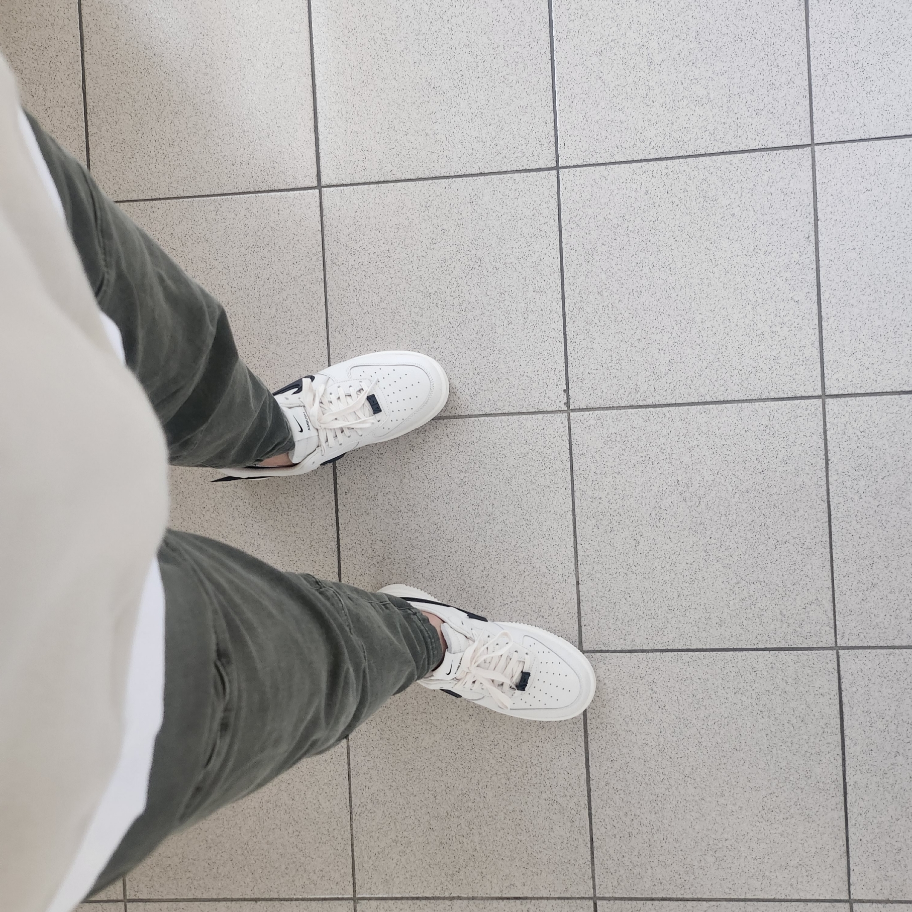 Nike x Ambush Air Force 1 Low SP Phantom 착용 스타일 - 2