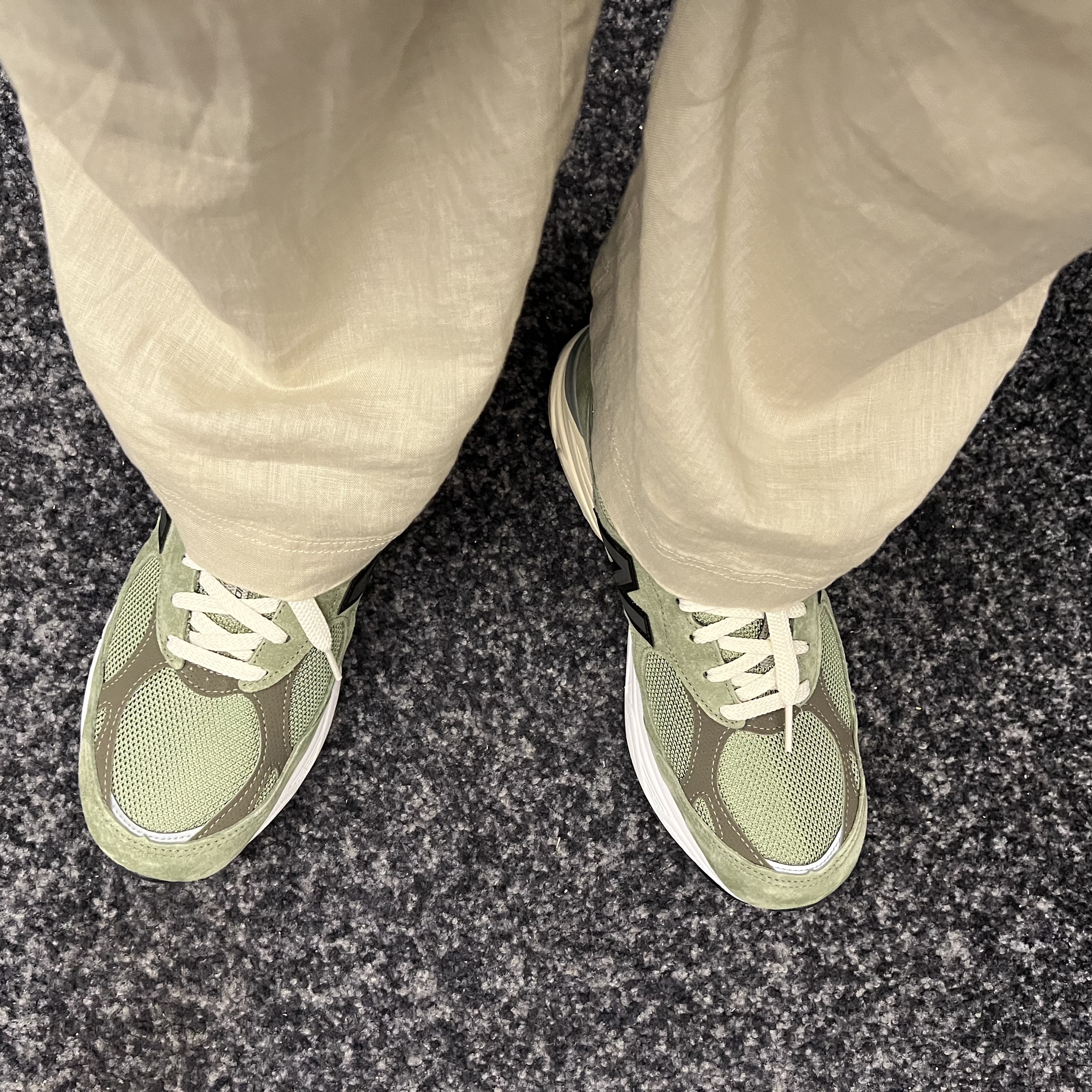 New Balance x JJJJound 990v3 Olive 착용 스타일