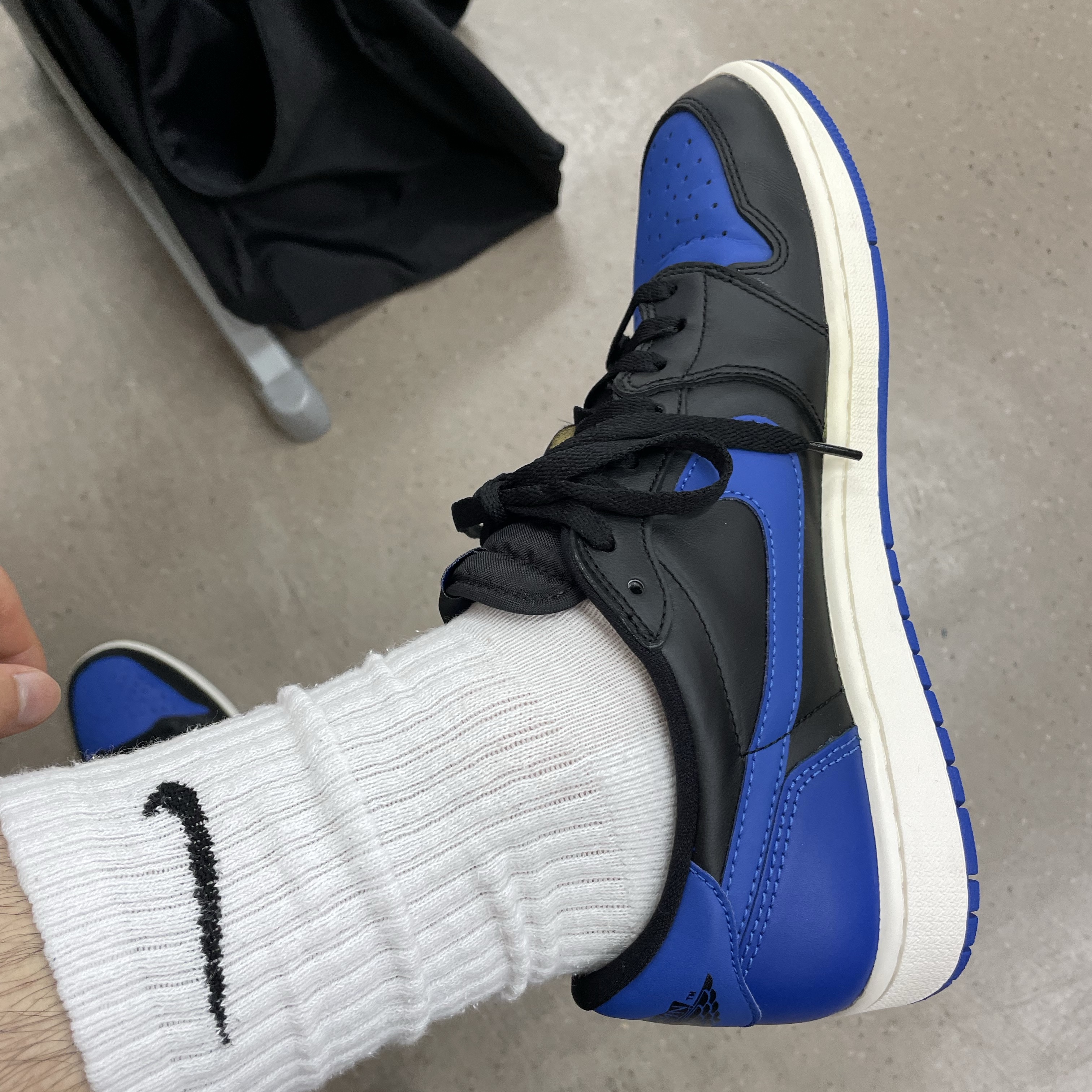 Jordan 1 Retro Low OG Royal 2015 착용 스타일 - 2
