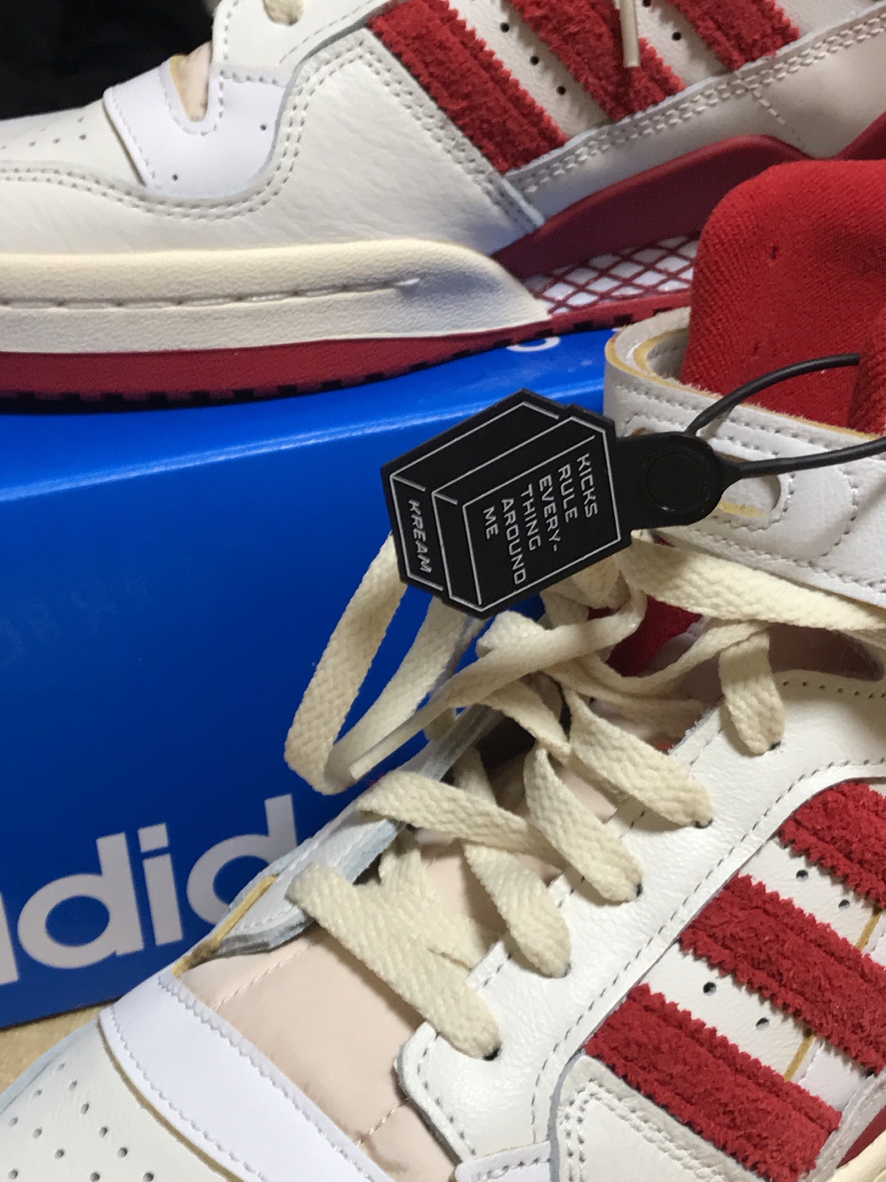 Adidas Forum 84 High Team Power Red 착용 스타일 - 1