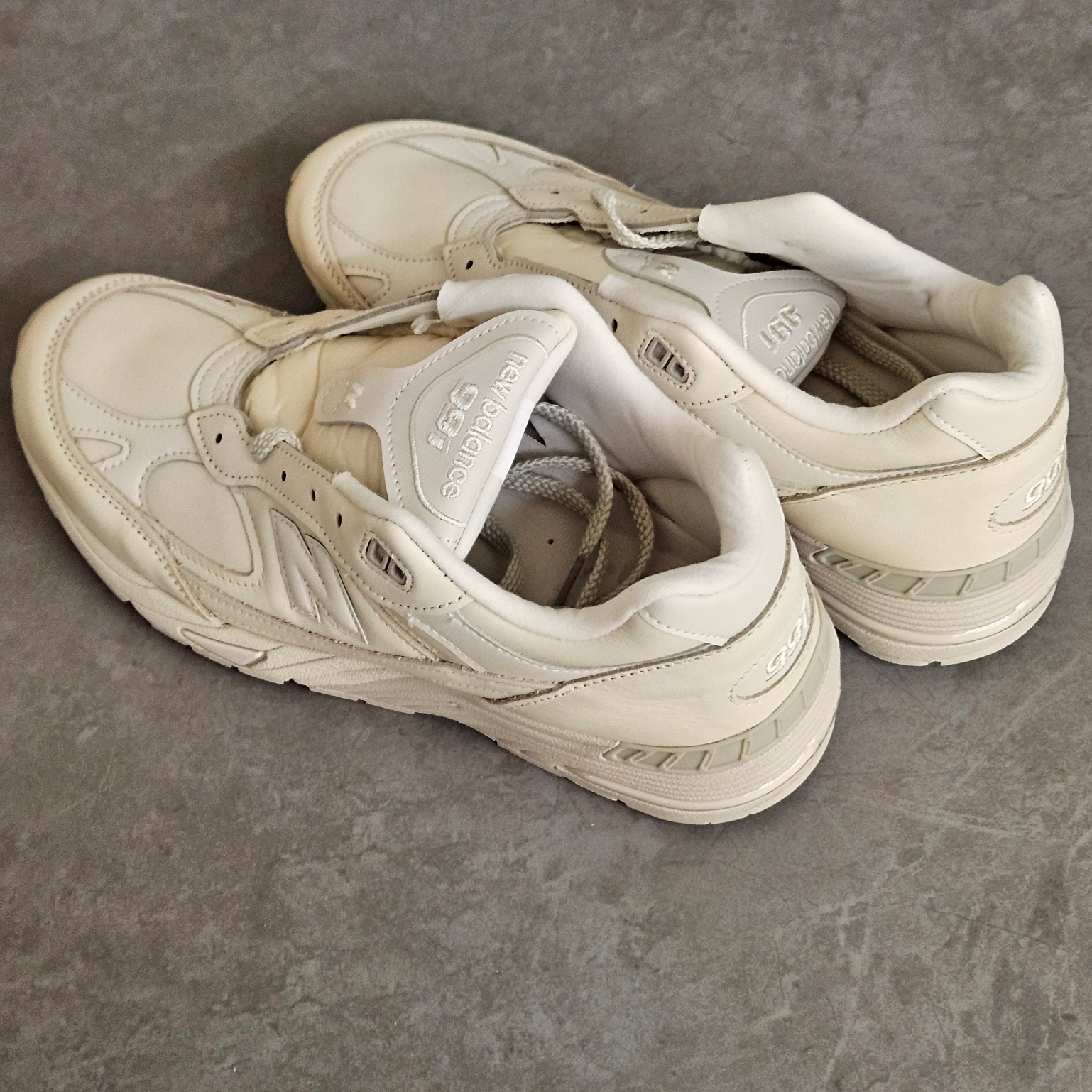 New Balance 991v1 Made in UK Contemporary Luxe Light Grey 착용 스타일