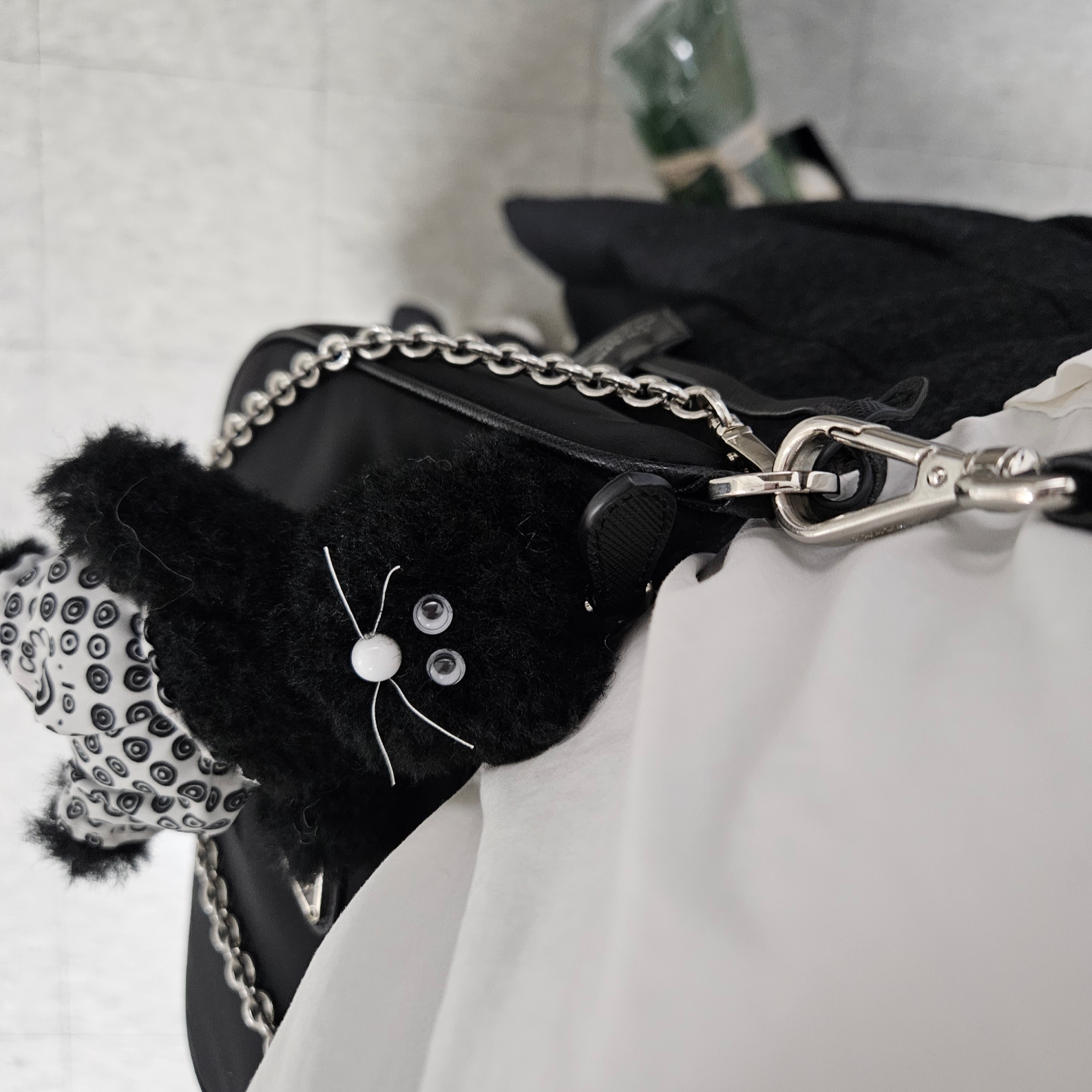Monamhee x 10 Corso Como Bianco Keyring Black 착용 스타일
