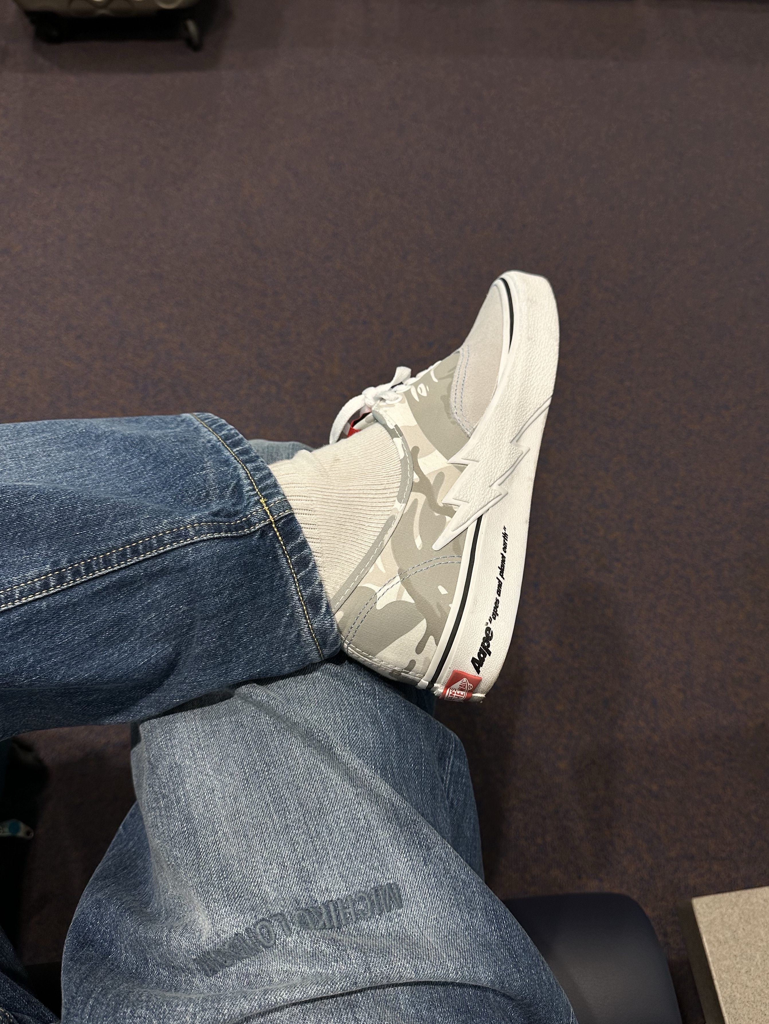 Vans x AAPE Authentic Bolt Grey 착용 스타일