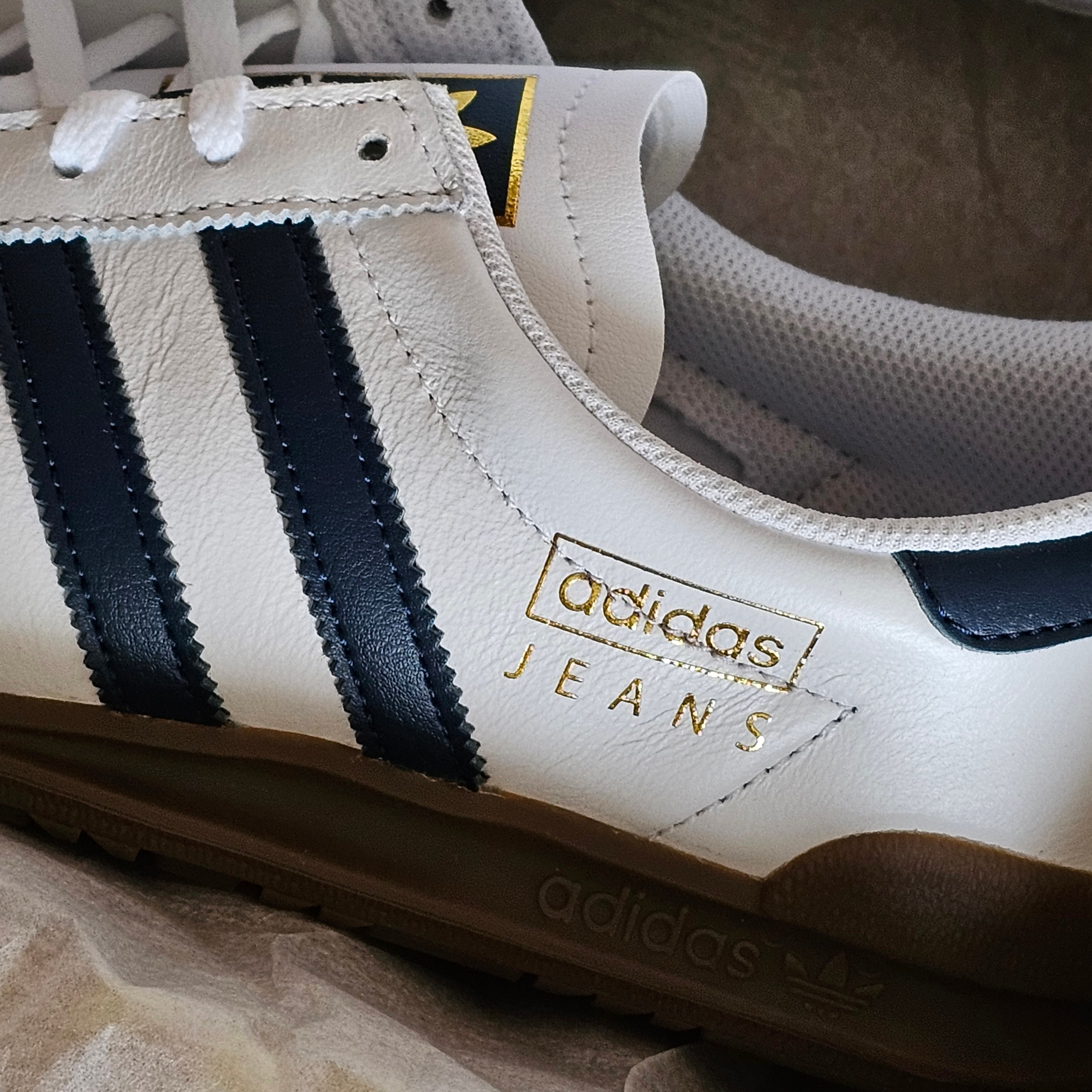 Adidas Jeans Cloud White Collegiate Navy Gum 착용 스타일 - 4