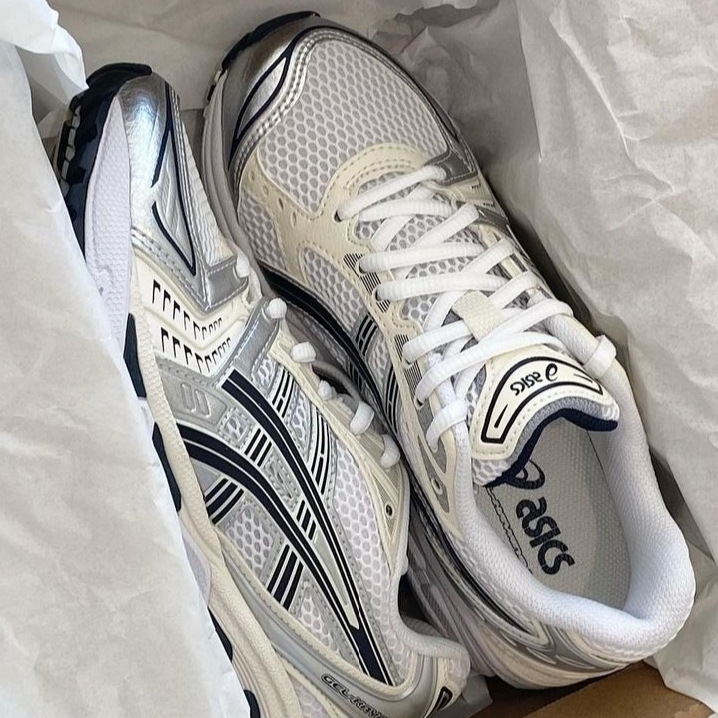 (W) Asics Gel-Kayano 14 White Midnight 착용 스타일