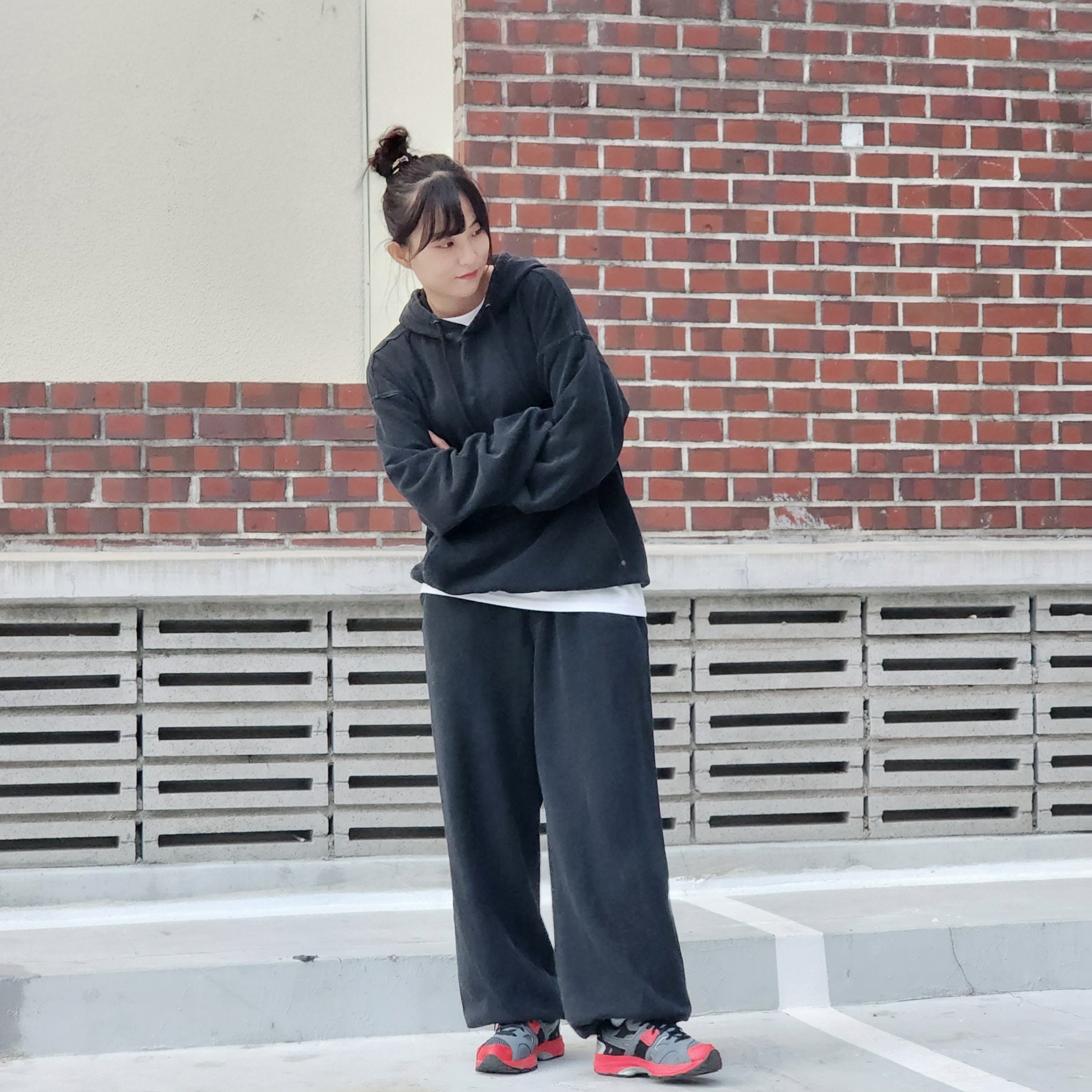 Asics HS2-S Gel-MC Plus Classic Red 착용 스타일 - 3