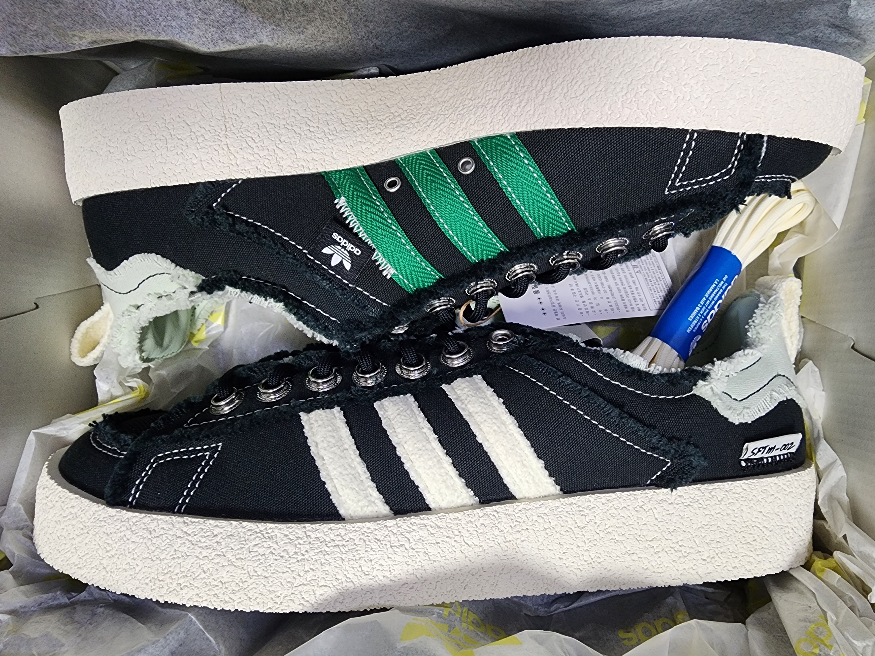 Adidas x Song for the Mute Campus 80s Core Black Cream White 착용 스타일