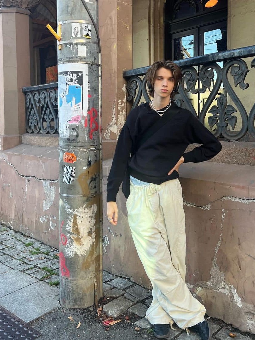 Our Legacy Formal Rider Cut Digital Overcast Denim Off White, Millo Archive Reflect Curved Pants Off White 착용 스타일 - 7
