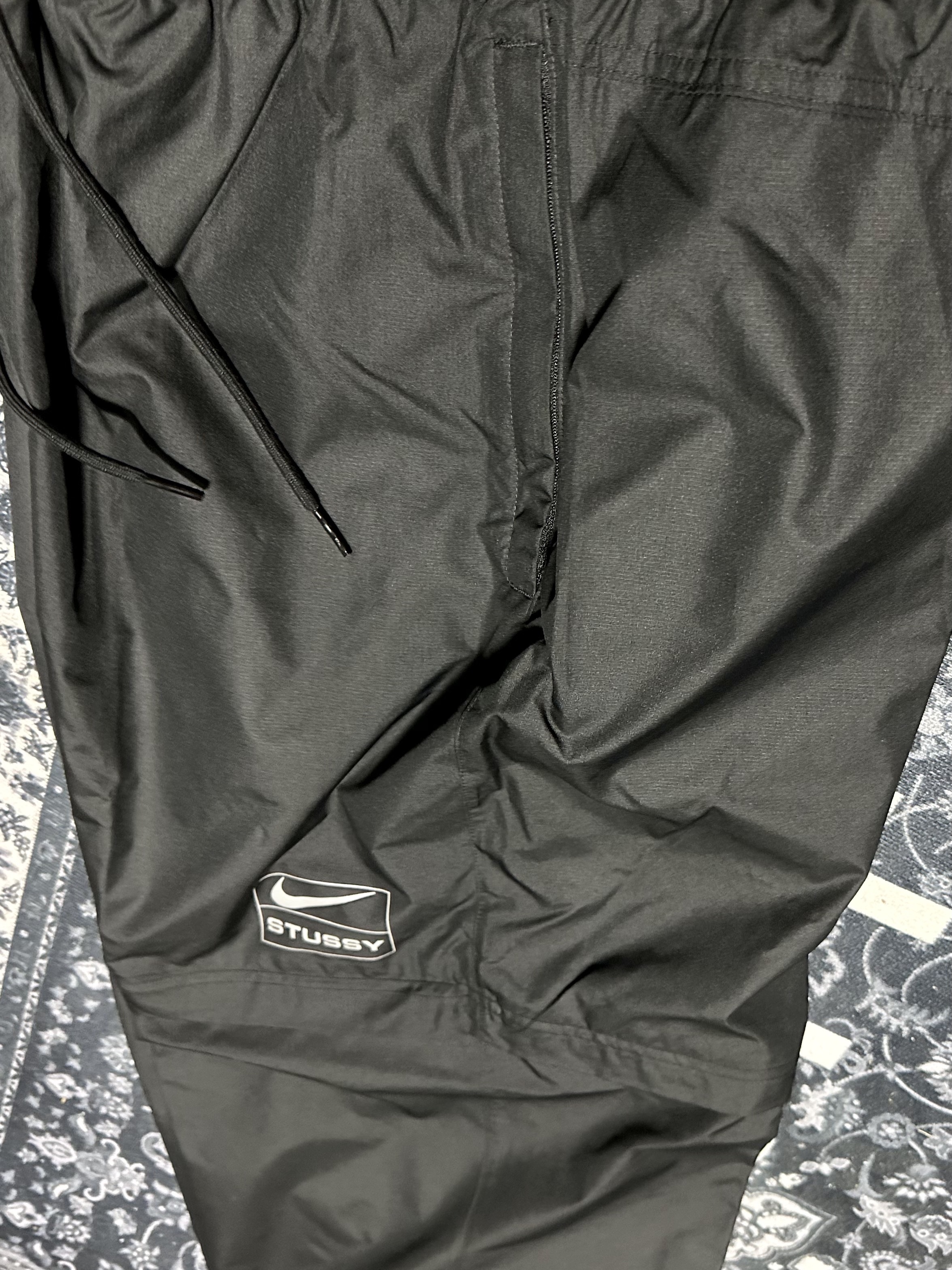 Nike x Stussy NRG FL Storm-Fit Jacket Black (DO5304-010), Nike x Stussy NRG FL Storm-Fit Pants Black (DO7170-010) 착용 스타일 - 2