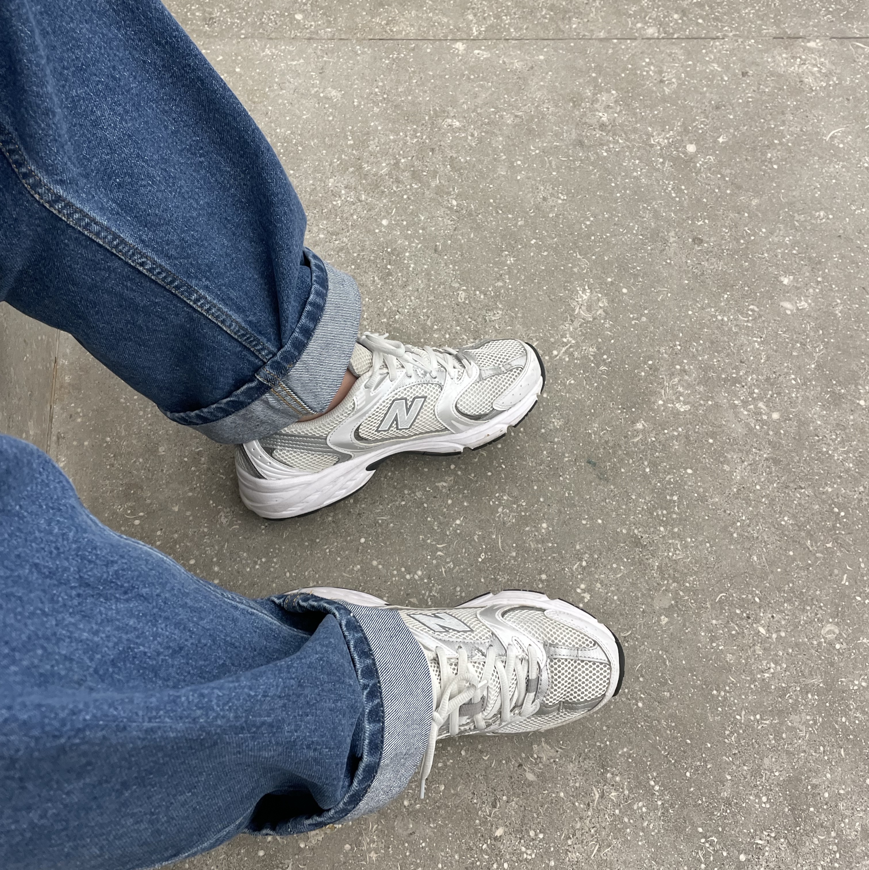 New Balance 530 White Silver 착용 스타일