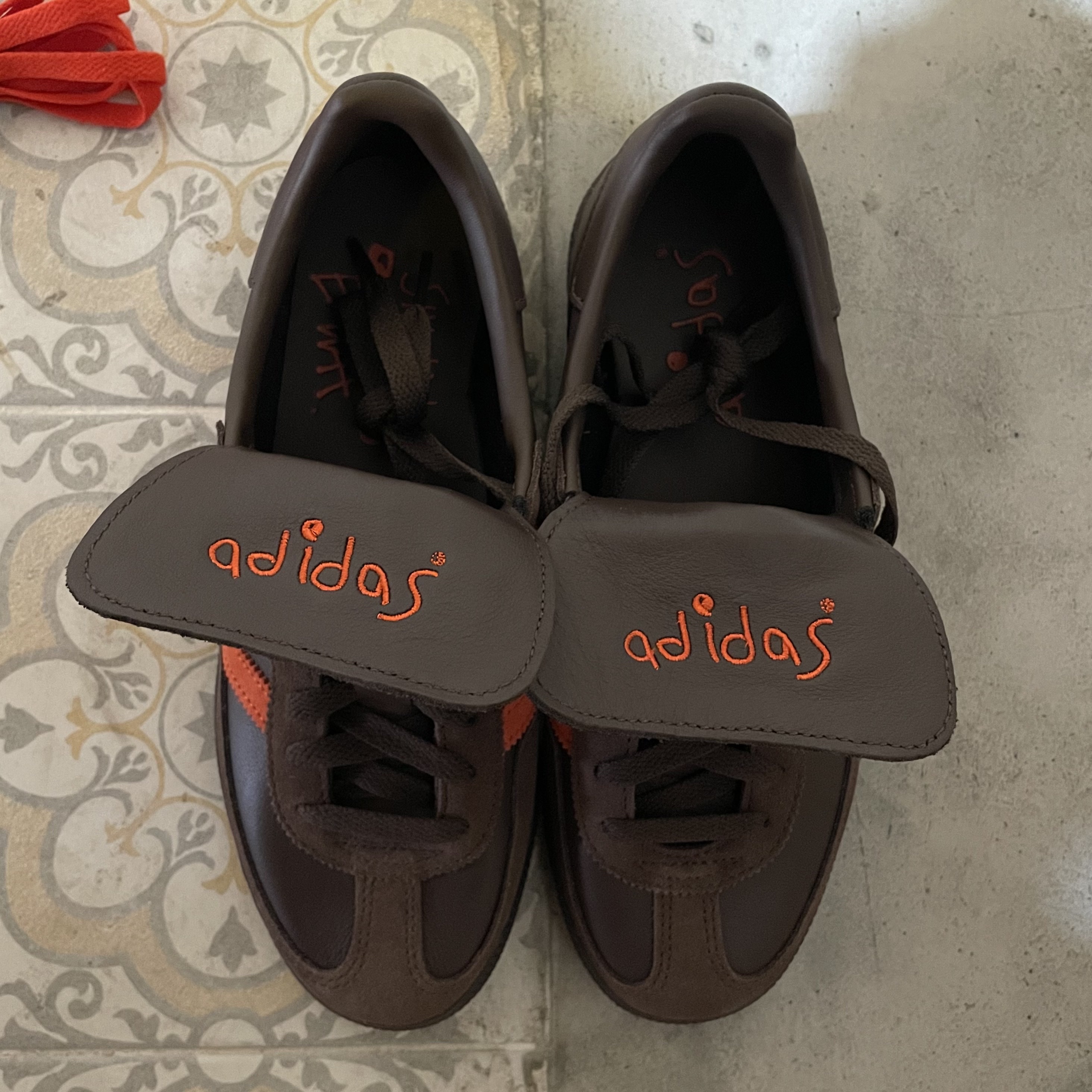 Adidas Spezial Handball Brown Collegiate Orange 착용 스타일