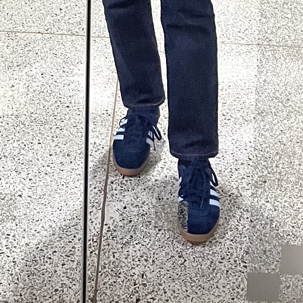 Adidas Berlin Collegiate Navy Pantone 착용 스타일