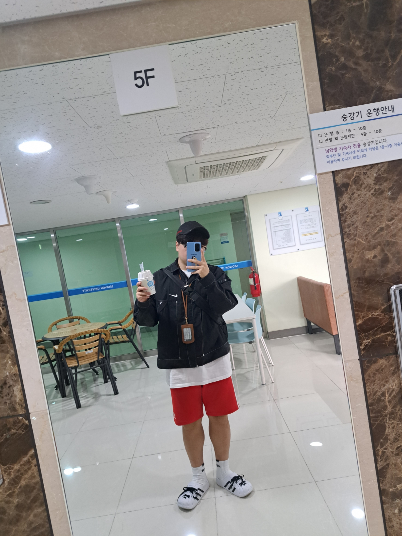 Adidas Adilette Clog White Black, Gucci Original GG Baseball Hat with Web Black 착용 스타일 - 1