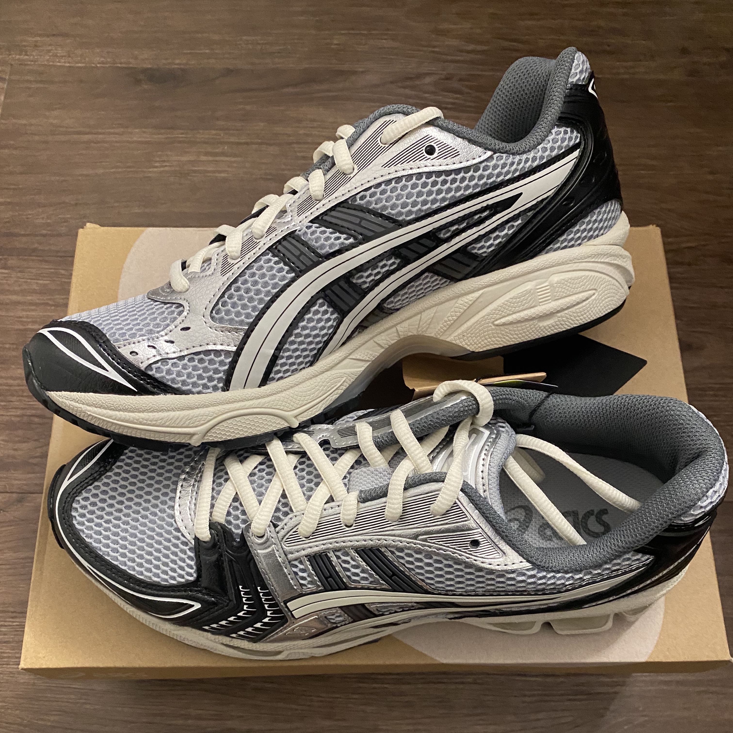 Asics Gel-Kayano 14 Black Glacier Grey 착용 스타일