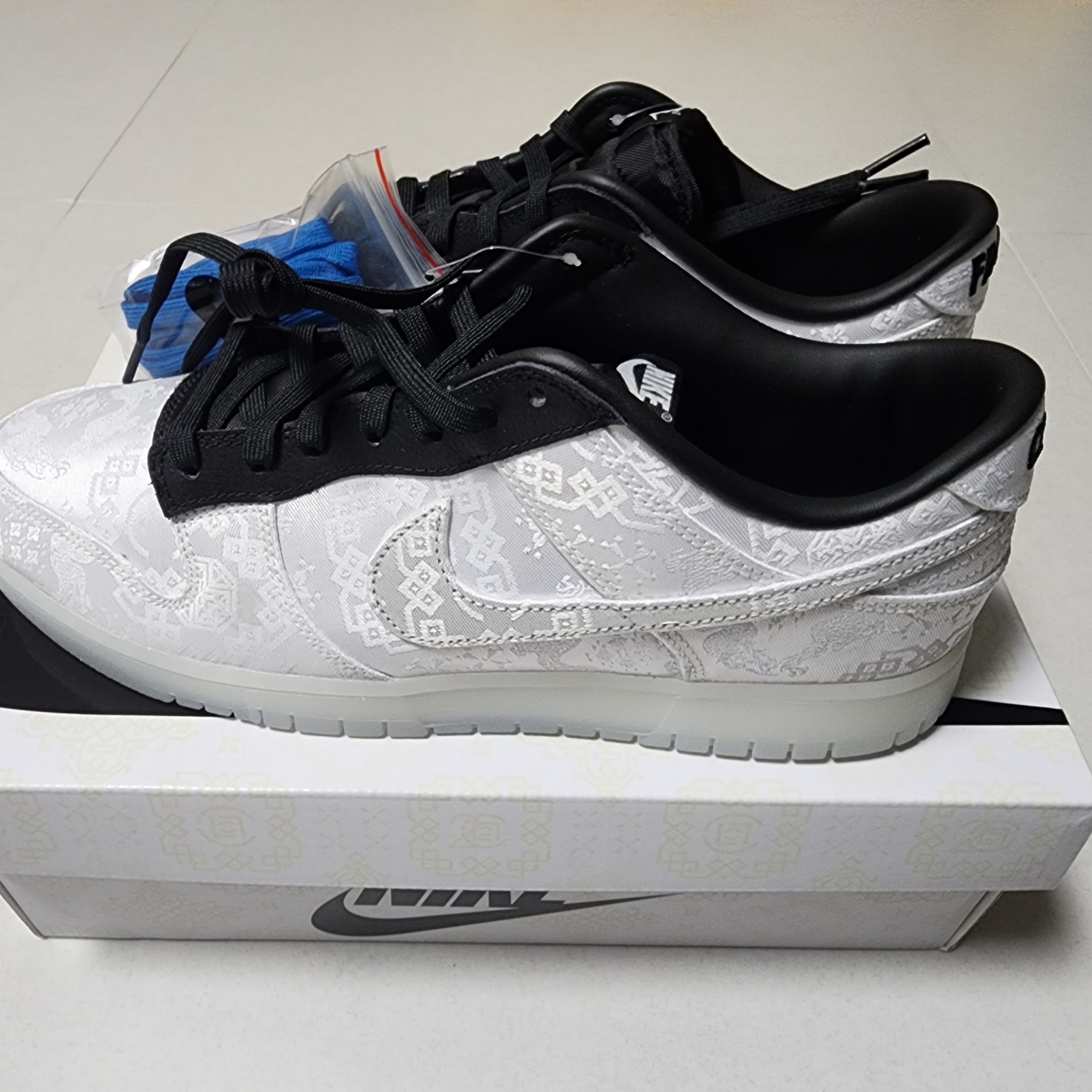 Nike x Clot x Fragment Dunk Low Black and White 착용 스타일