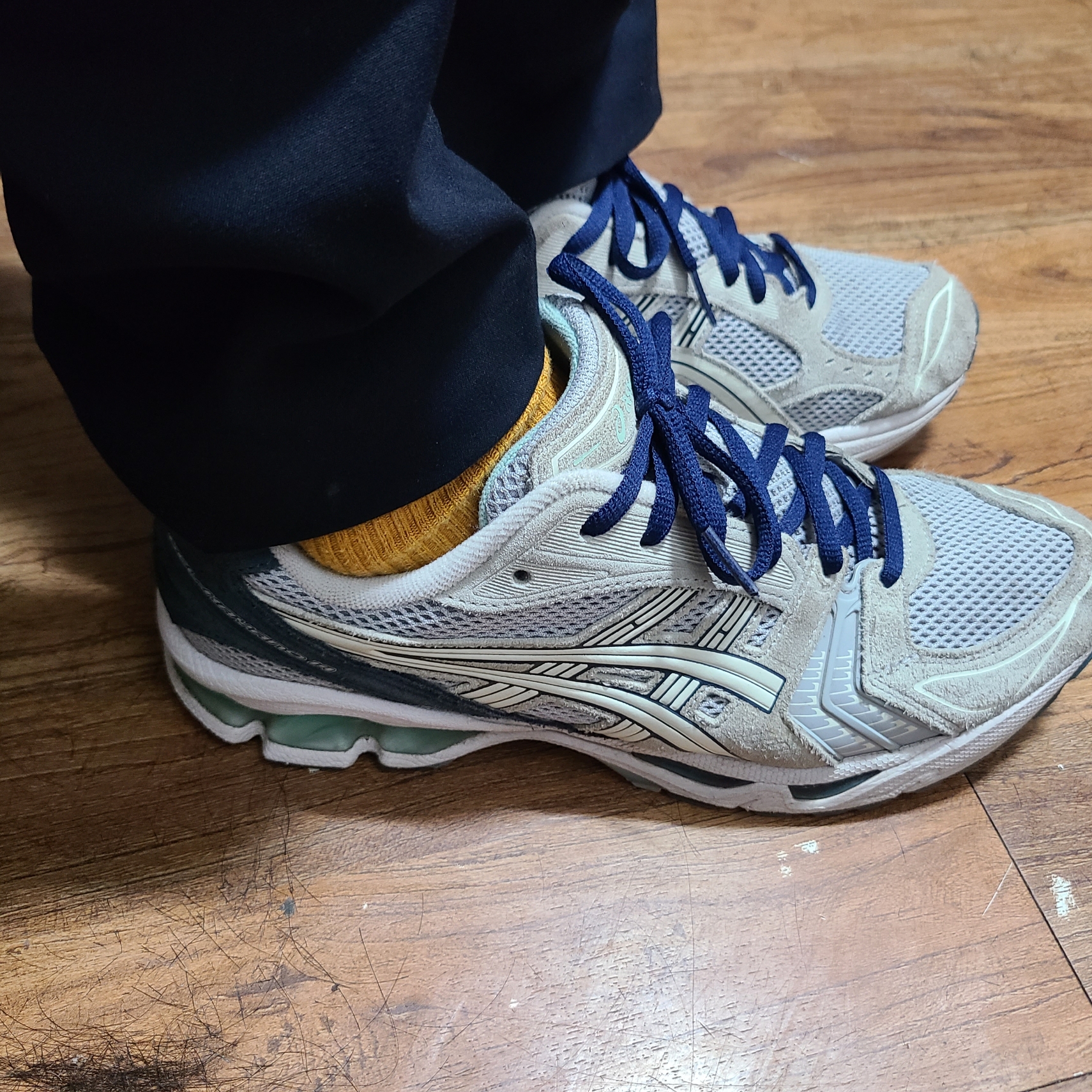 Asics Gel-Kayano 14 Piedmont Grey 착용 스타일