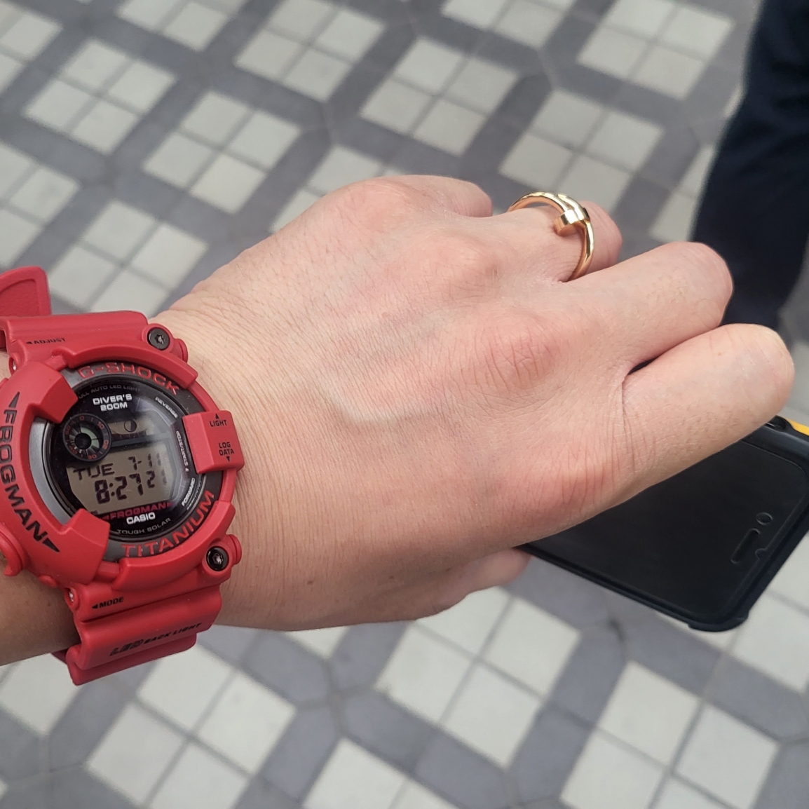 Casio G-Shock Frogman 30th Anniversary Limited Edition GW-8230NT-4 착용 스타일