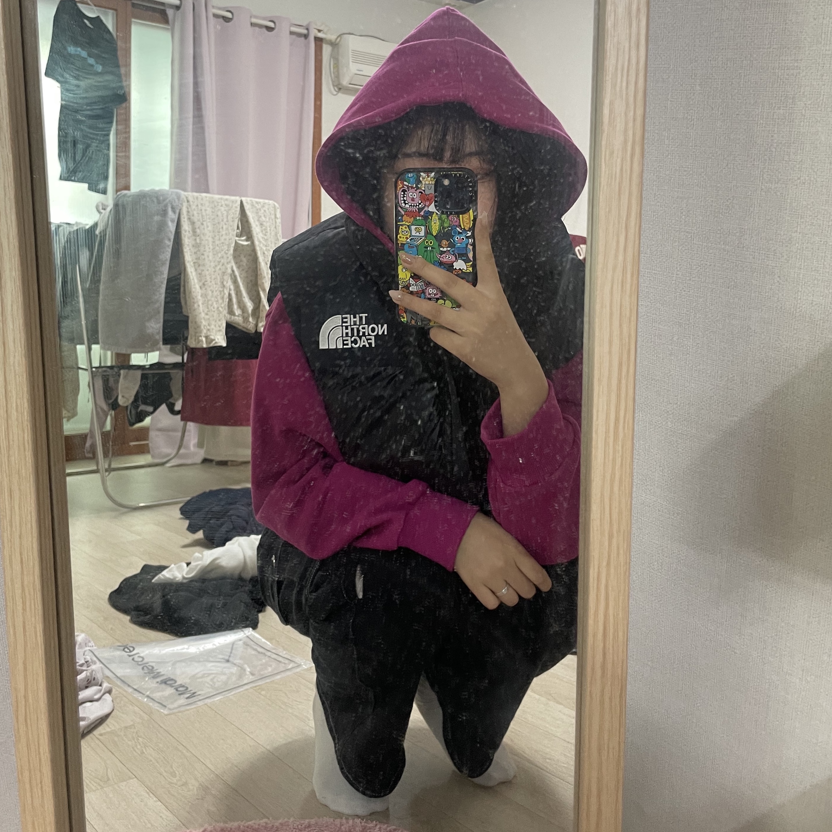 The North Face Nuptse On Ball Vest Black 착용 스타일 - 1