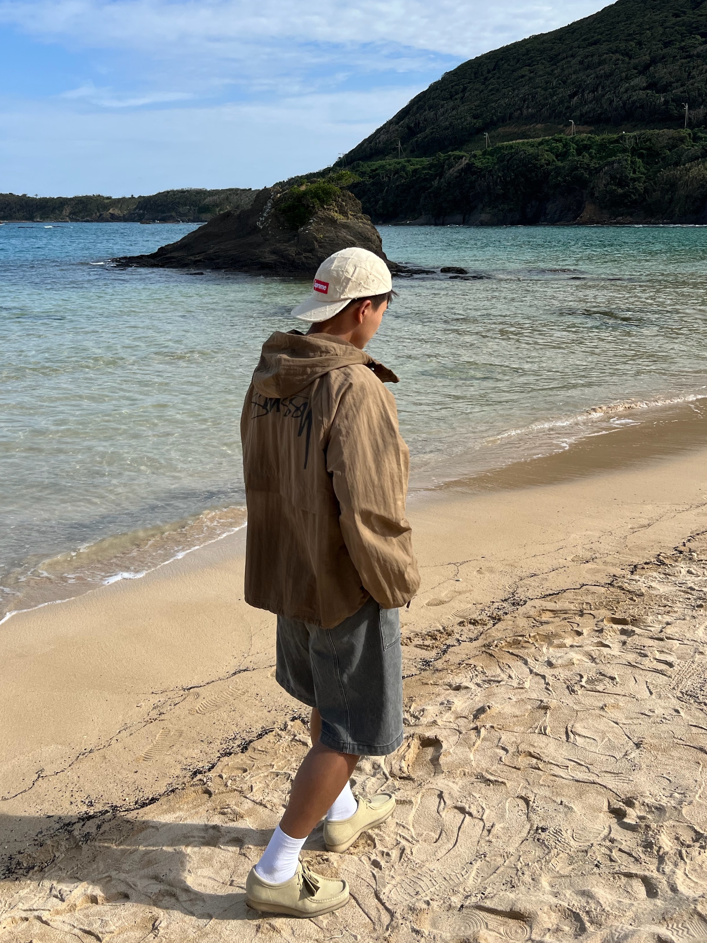 Stussy Wave Dye Beach Shell Jacket Brown, Clarks Wallabee Maple Suede 착용 스타일 - 4