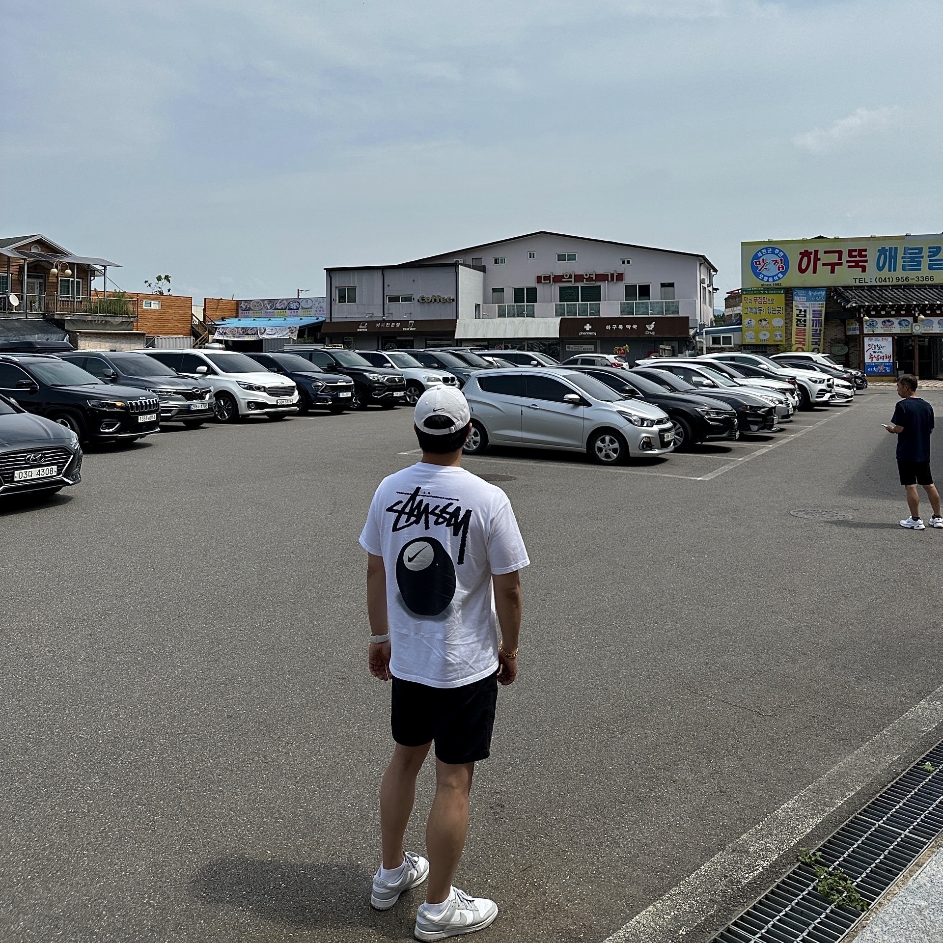 Nike x Stussy NRG FL SS 8 Ball T-Shirt White (DO9323-100) 착용 스타일