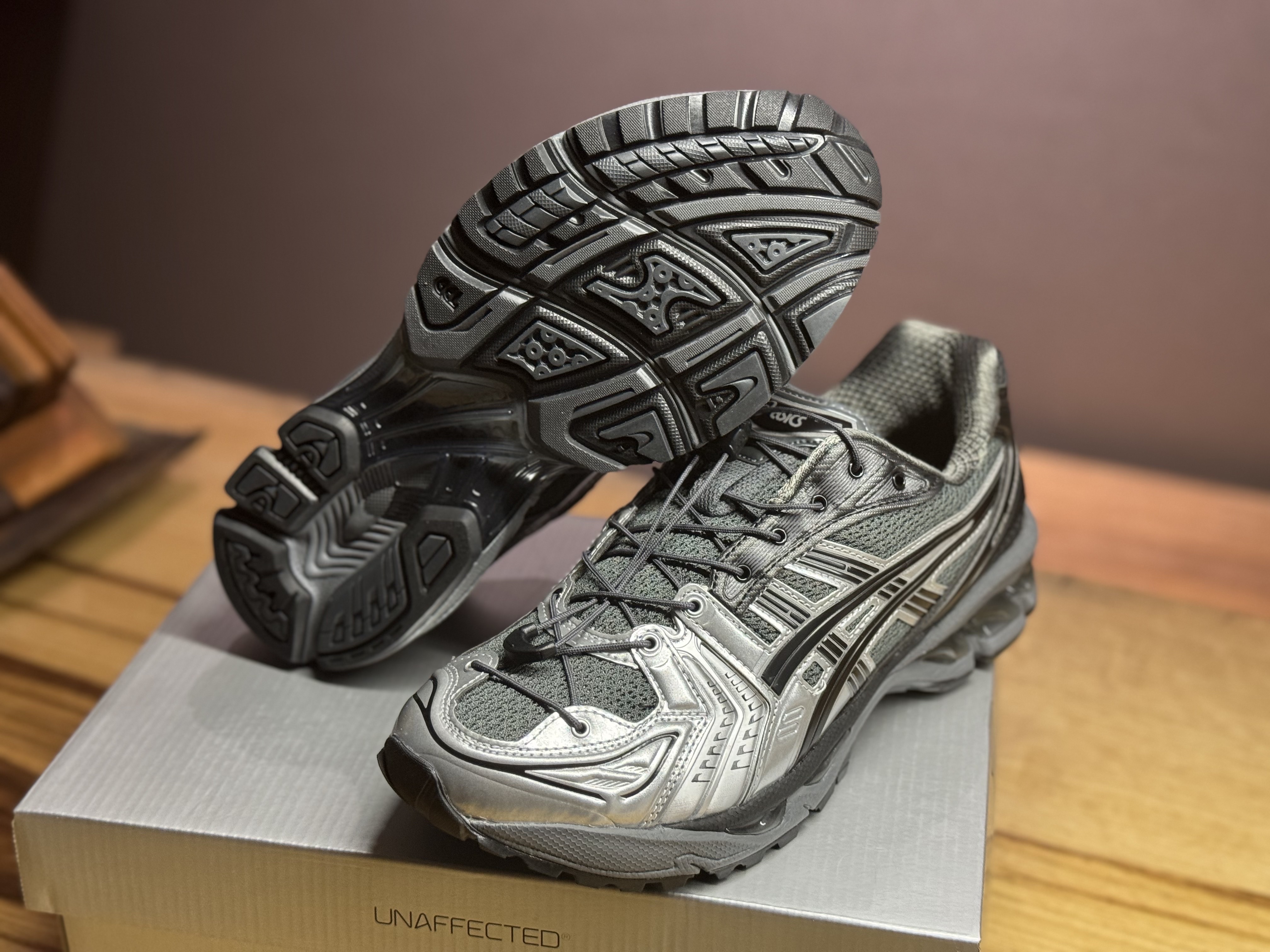 Asics x Unaffected Gel-Kayano 14 Silver Moon 착용 스타일 - 3