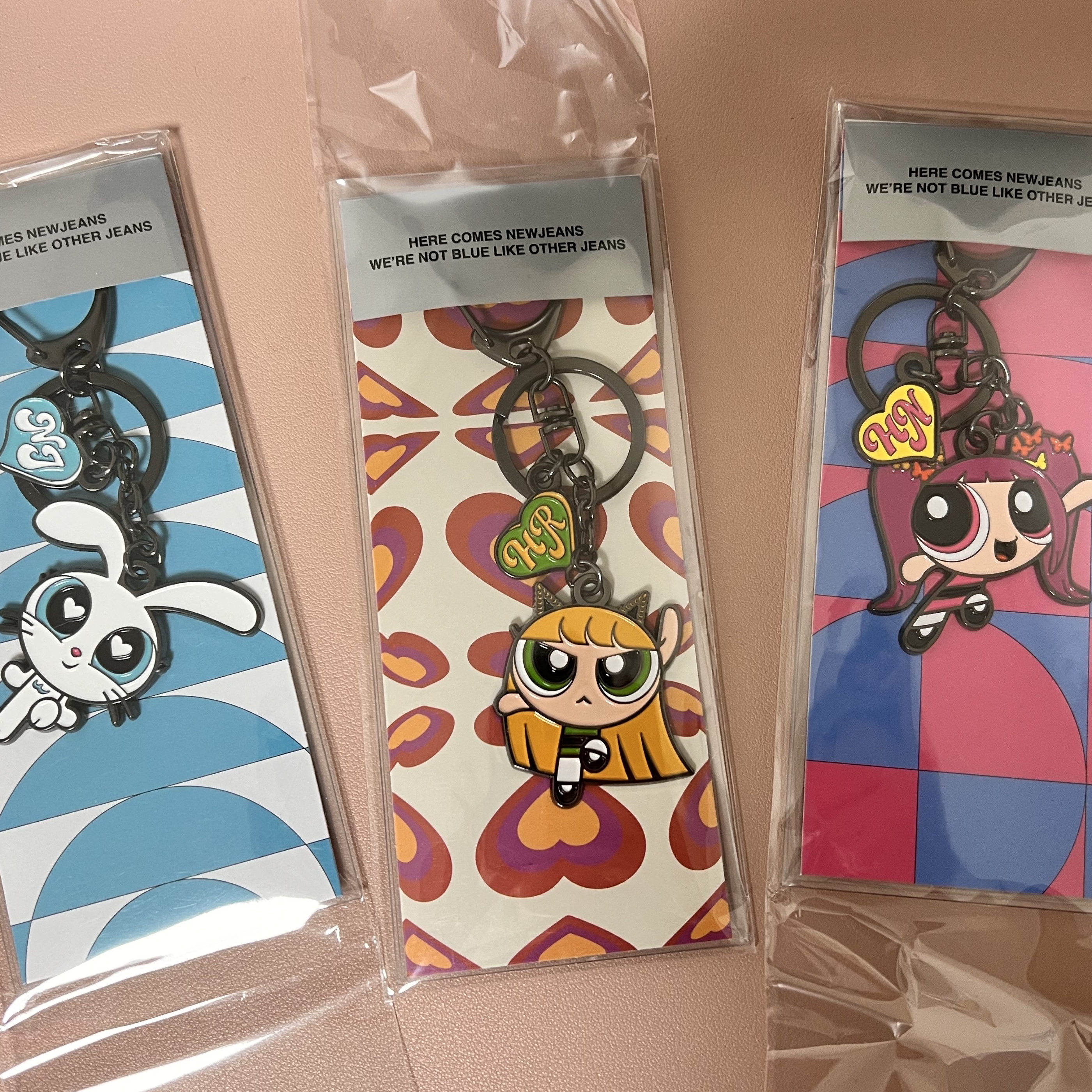 NewJeans x The Powerpuff Girls Metal Keyring Haerin, NewJeans x The Powerpuff Girls Metal Keyring Bunny 착용 스타일