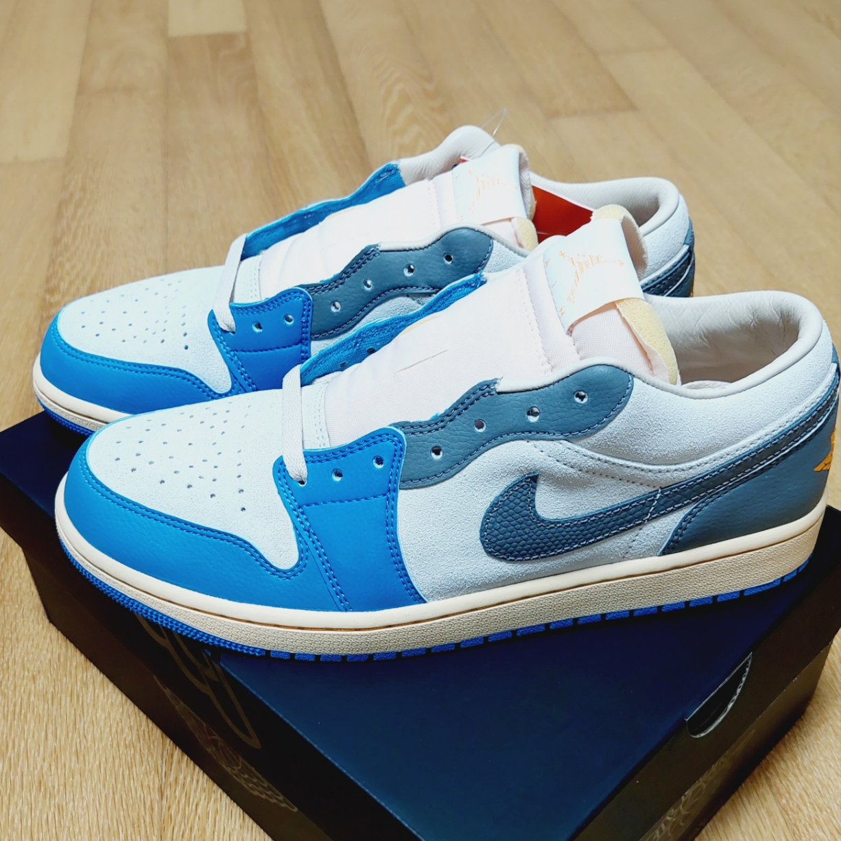 Jordan 1 Low SE Tokyo 96 착용 스타일 - 1