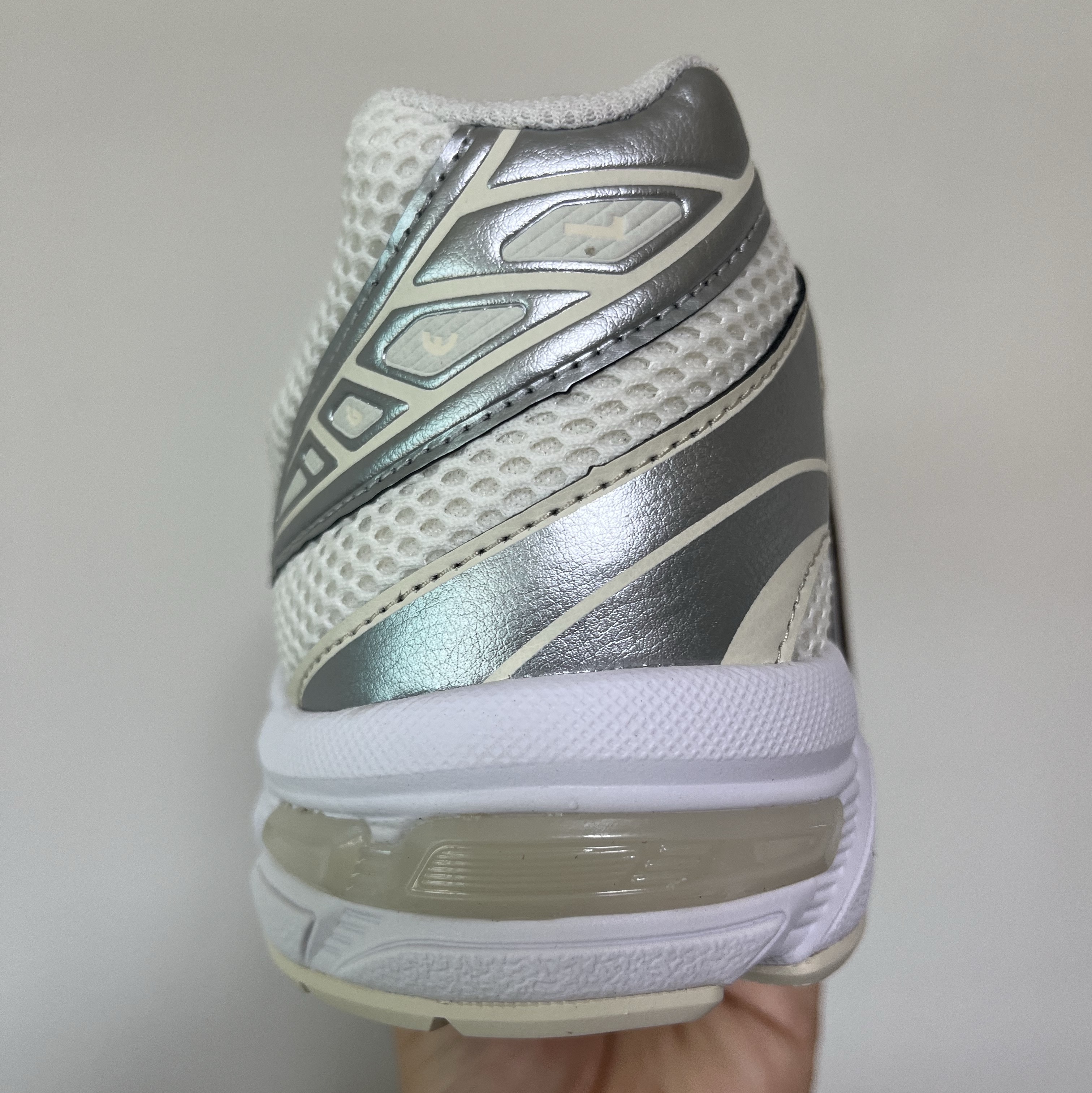 (W) Asics Gel-1130 Cream Pure Silver 착용 스타일 - 3