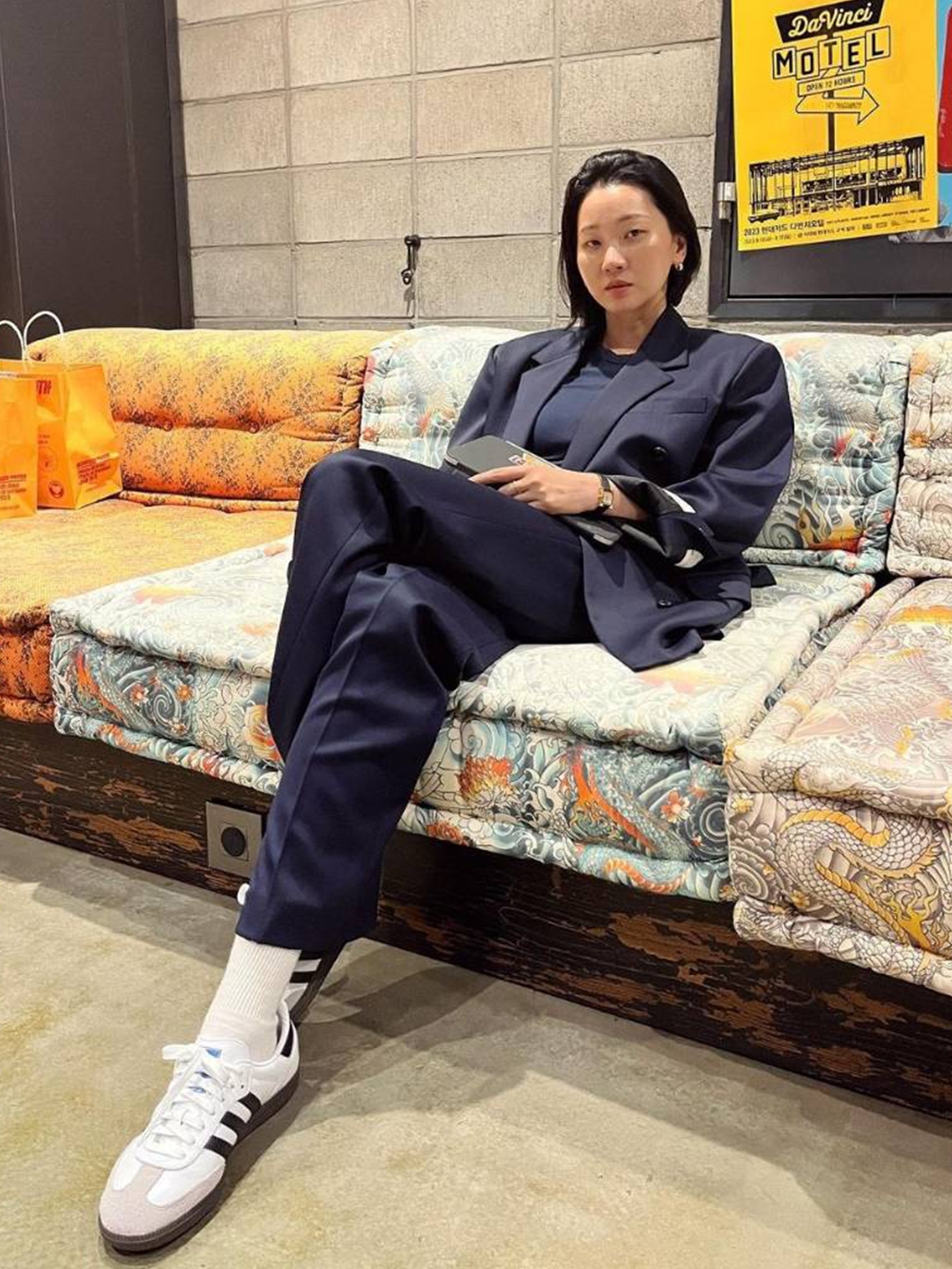 (W) Prada Leather Jacket Black, Prada Small Prada Galleria Saffiano Special Edition Bag Desert Beige Orange 착용 스타일 - 4
