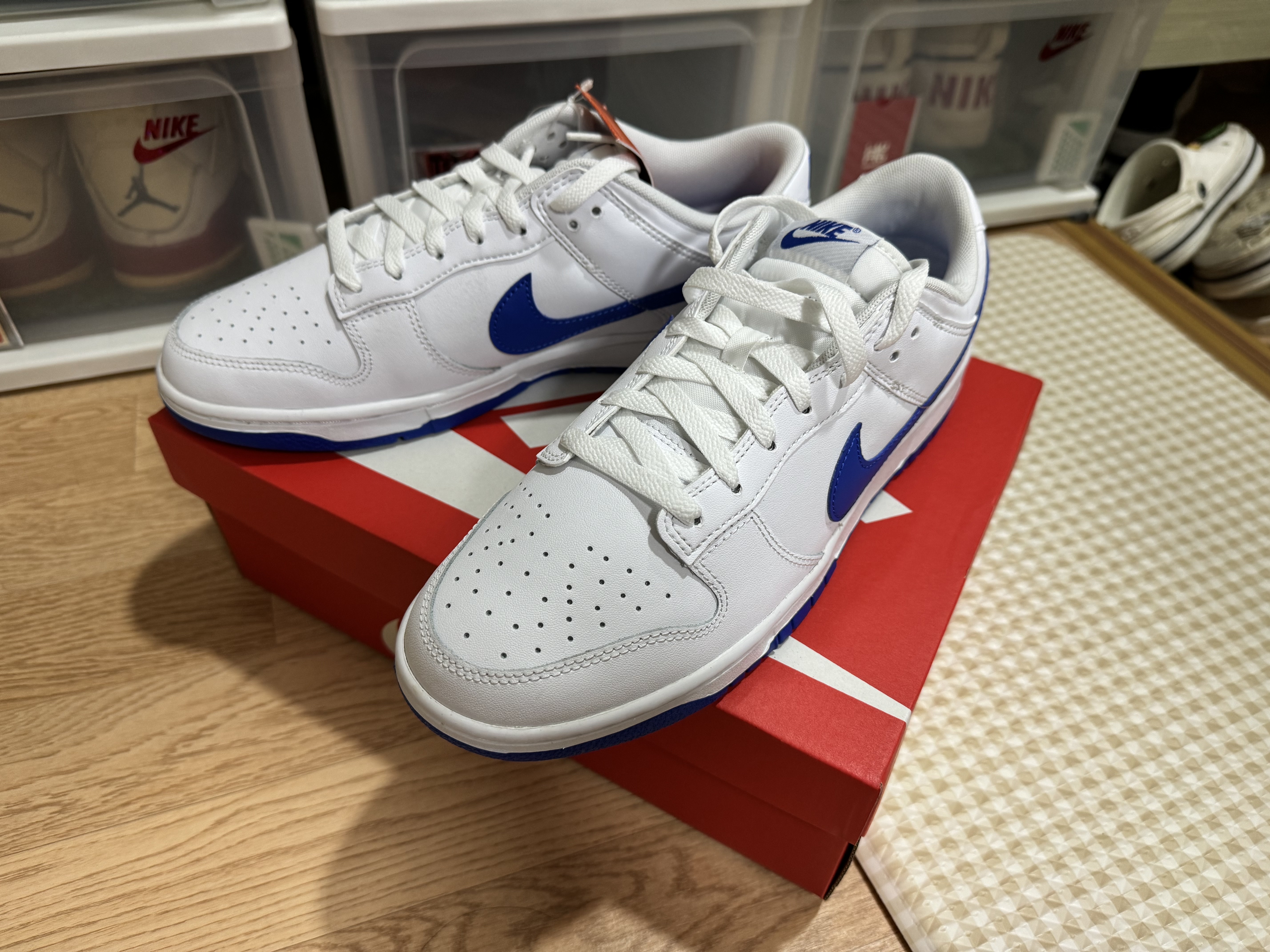 Nike Dunk Low Retro White Hyper Royal 착용 스타일 - 2