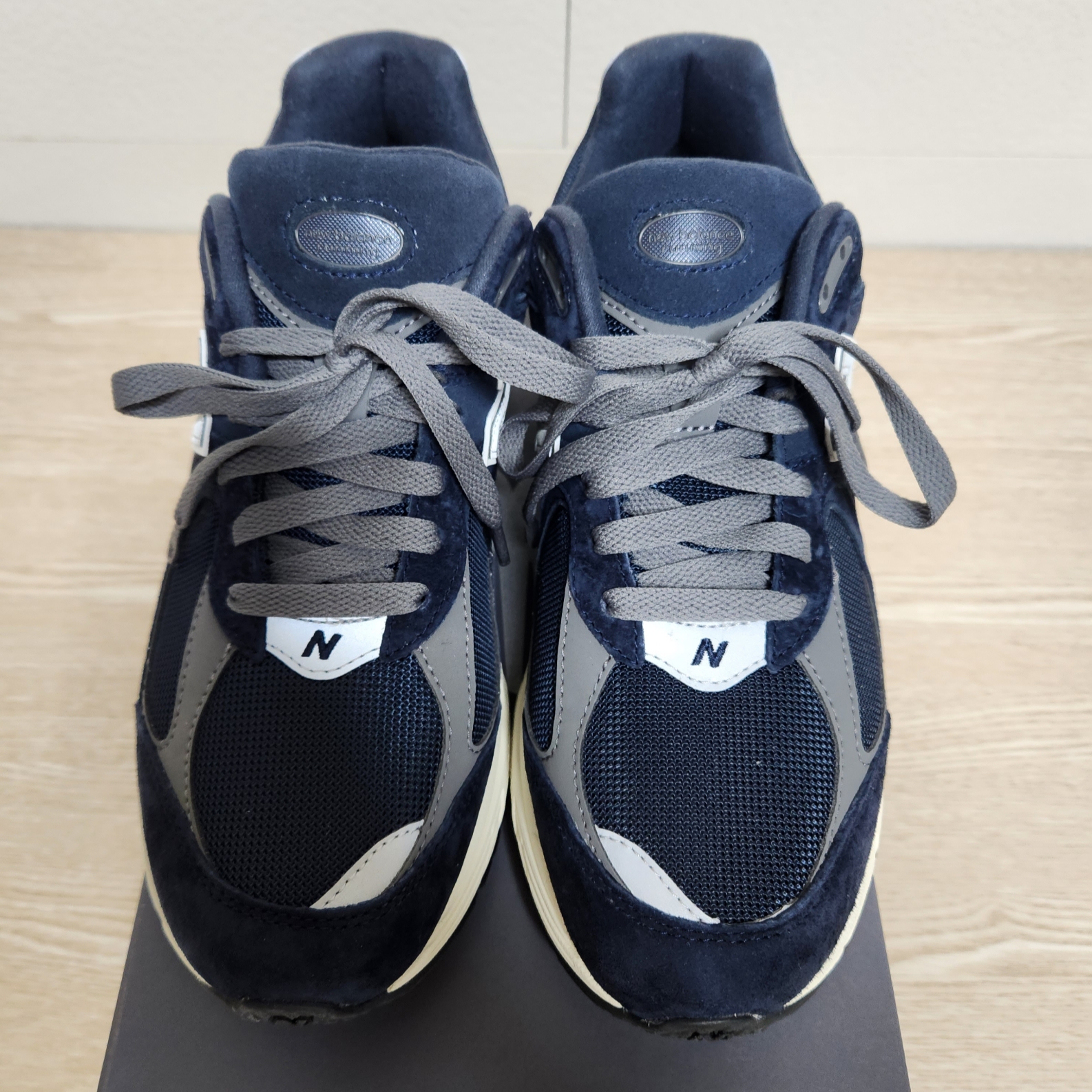 New Balance 2002R Eclipse Castlerock 착용 스타일