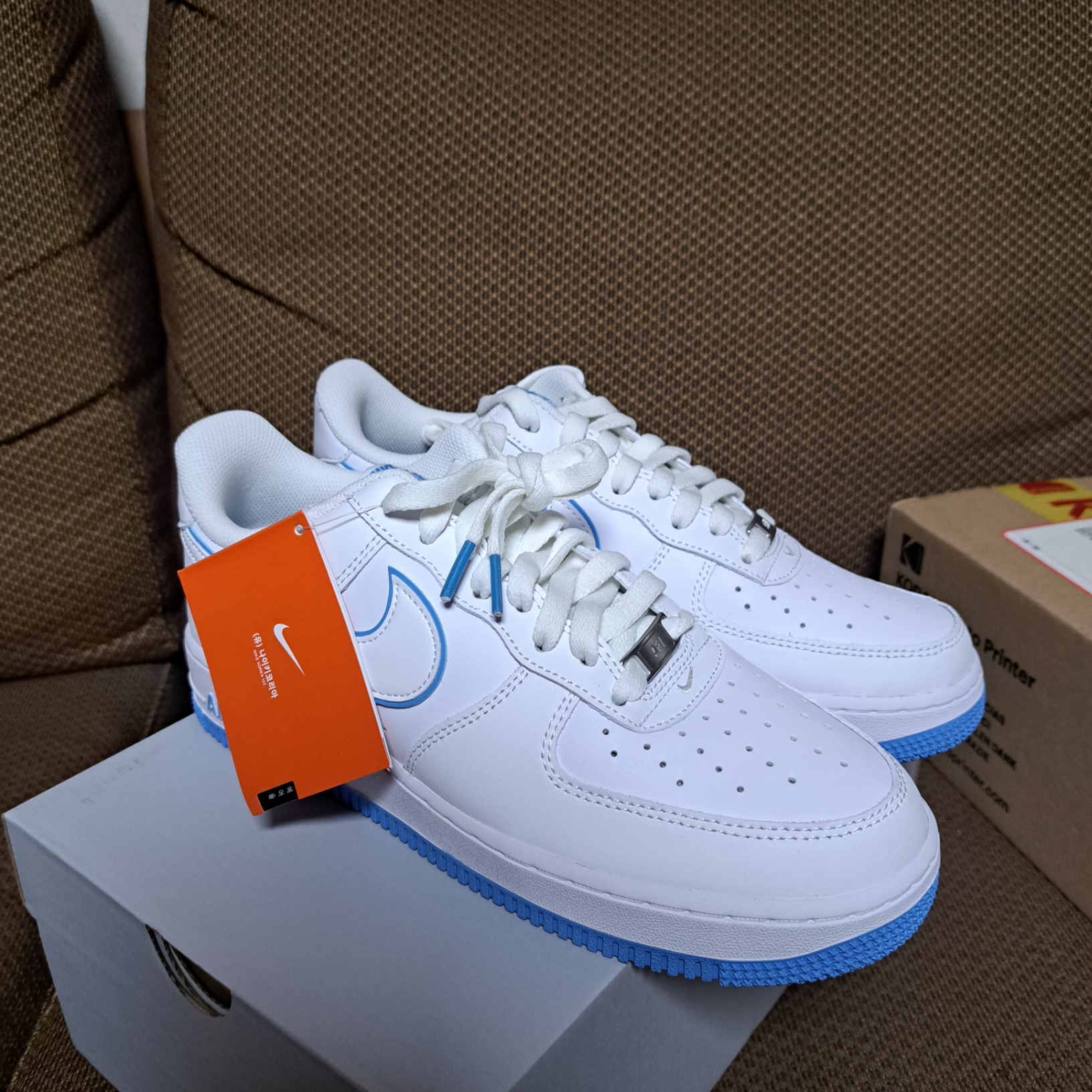Nike Air Force 1 '07 White University Blue 착용 스타일 - 4