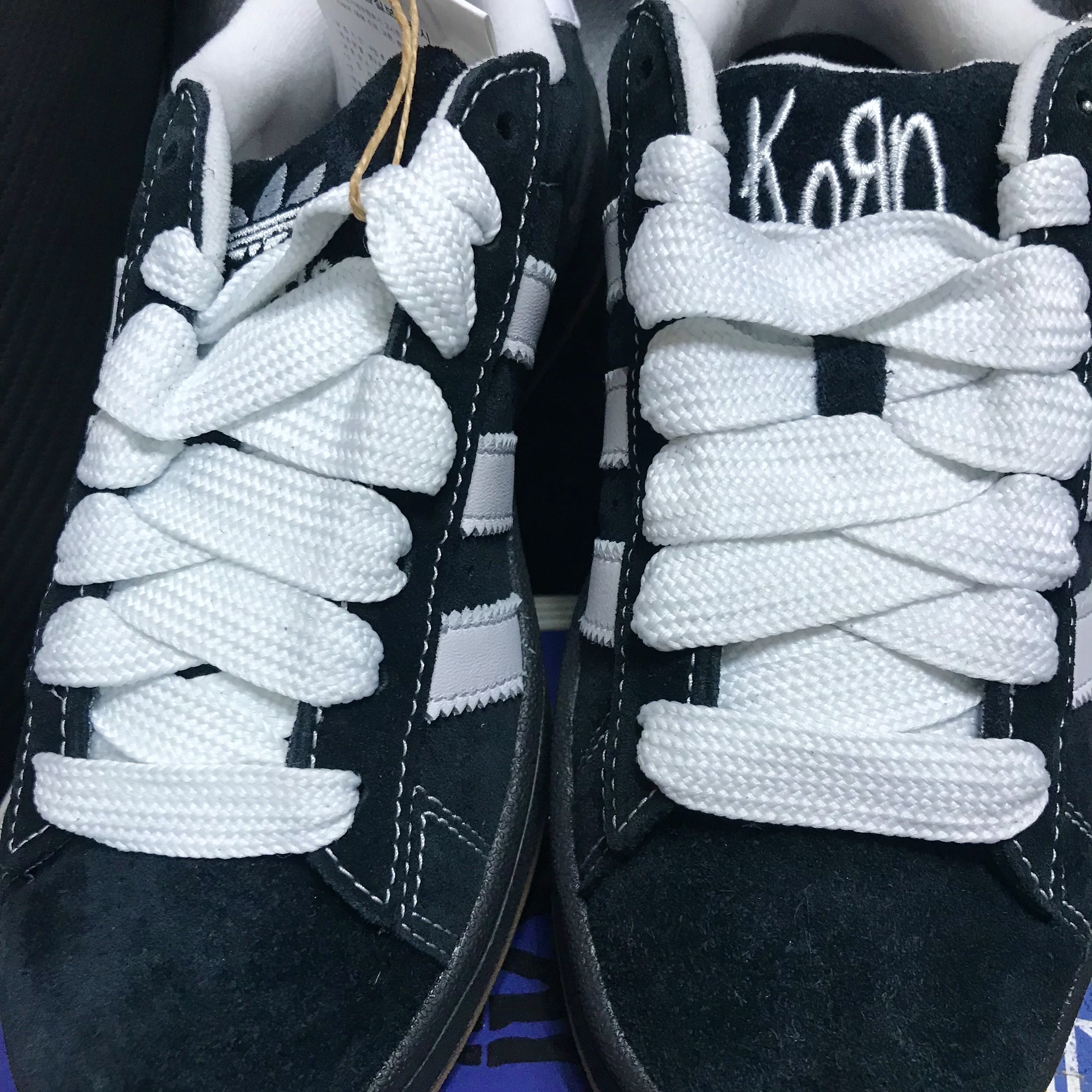 Adidas x KoRn Campus 00s Core Black Cloud White 착용 스타일 - 2