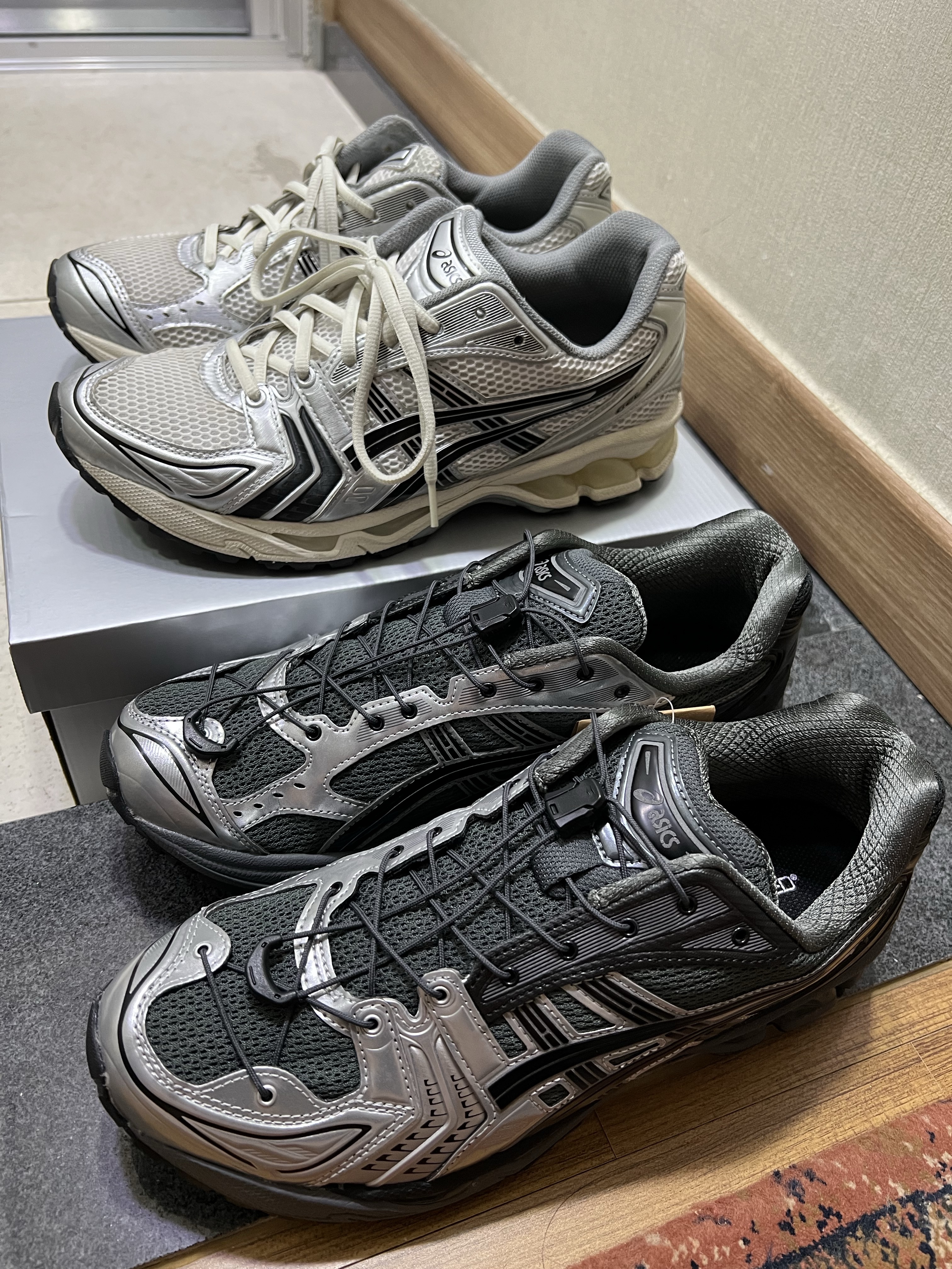 Asics x Unaffected Gel-Kayano 14 Silver Moon, Asics x JJJJound Gel-Kayano 14 Silver Black 착용 스타일 - 2