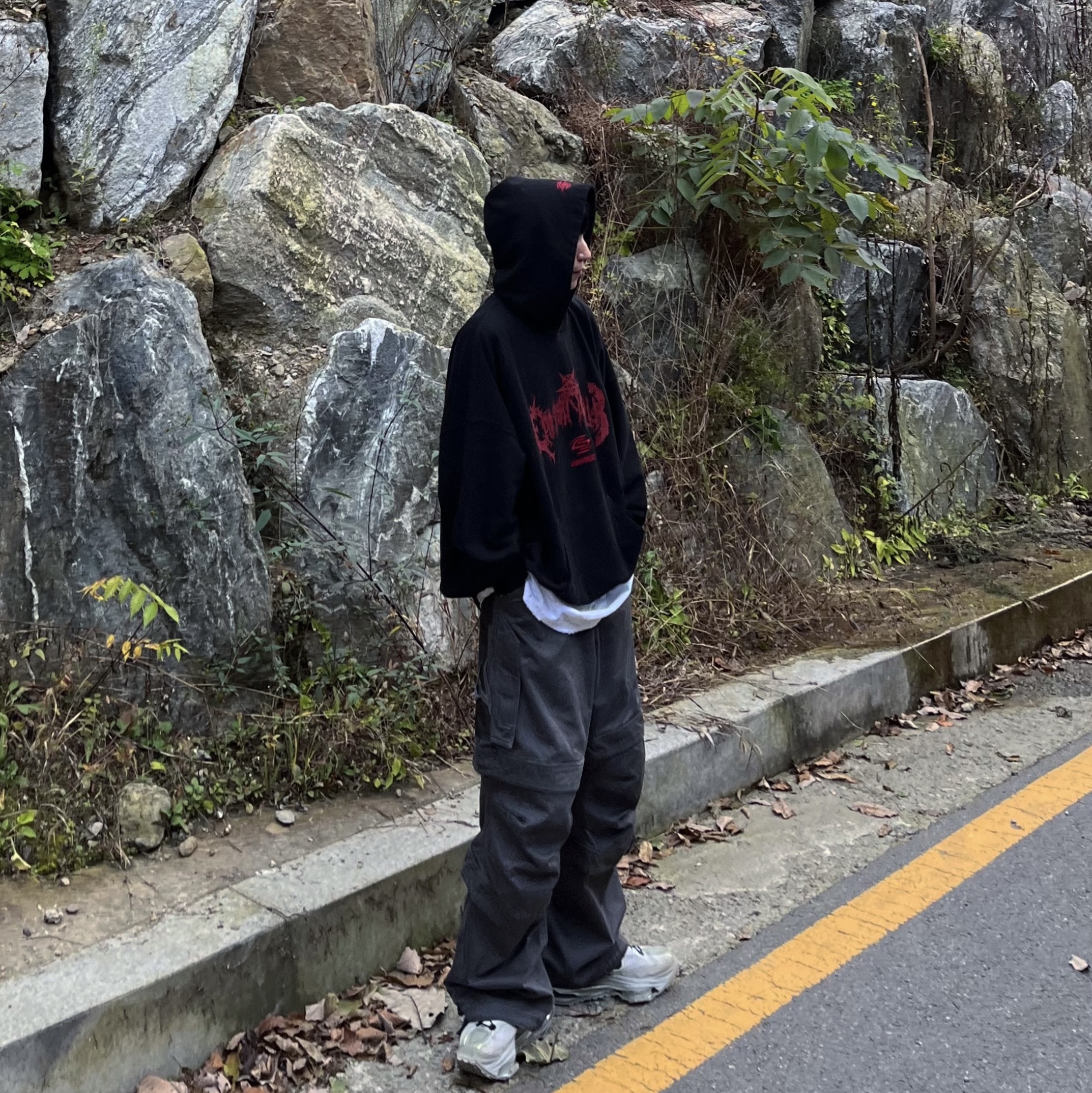 Farfromwhat Far Layered Work Pants Charcoal, Undermycar x Emostanceclub Deremo Double Logo Oversized Hoodie Toreador - 23FW 착용 스타일 - 1
