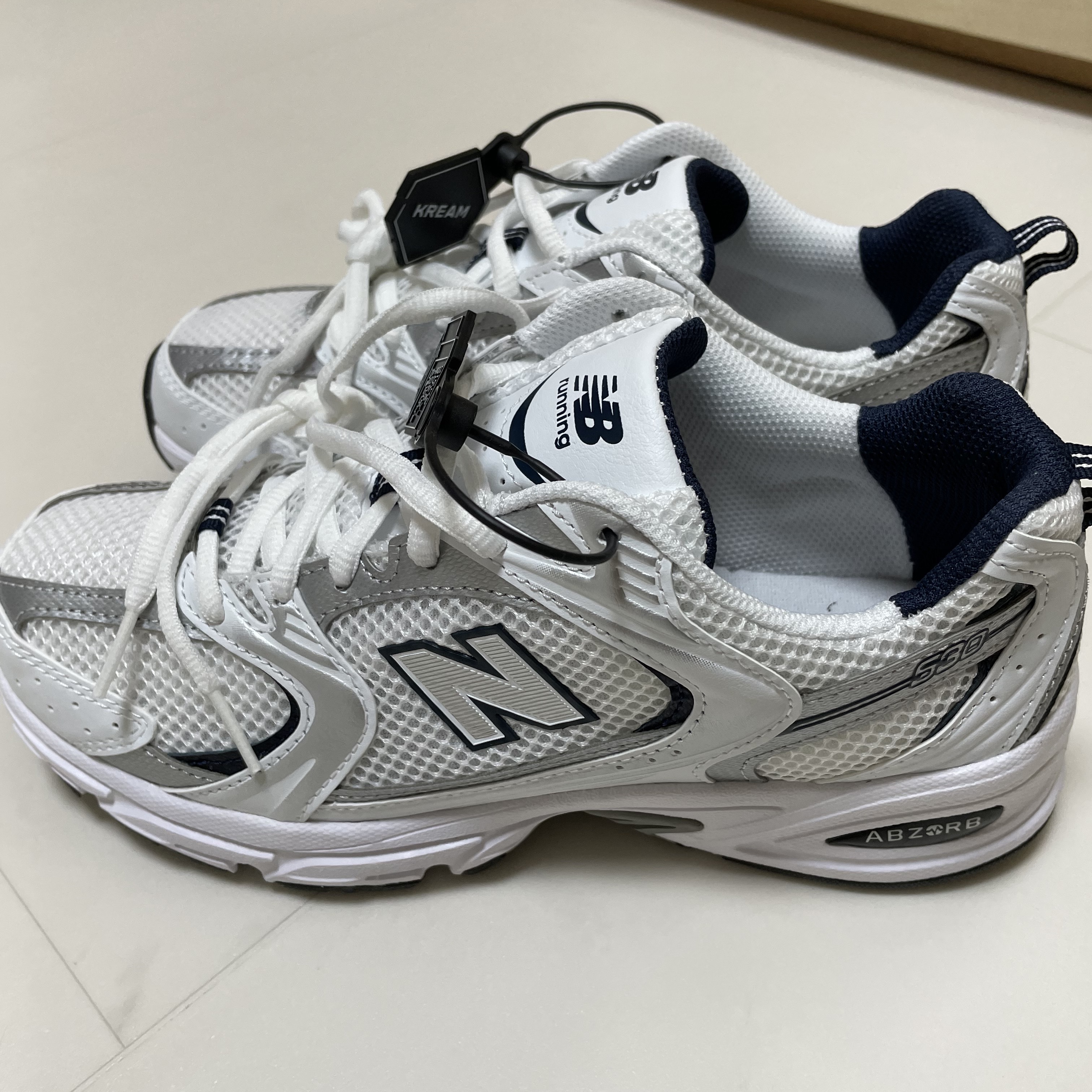 New Balance 530 White 착용 스타일 - 1