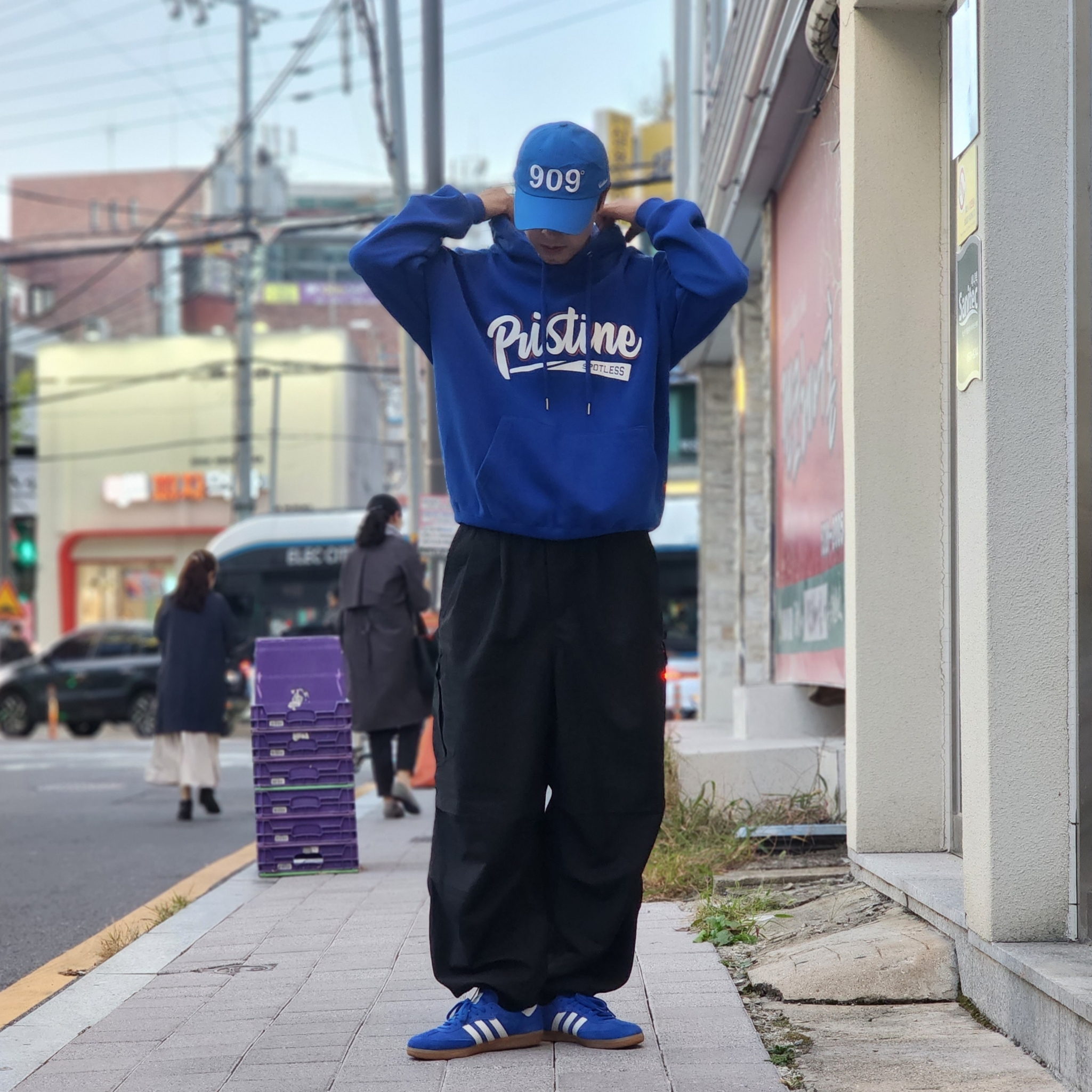 Adidas Samba OG Royal Blue 착용 스타일 - 3