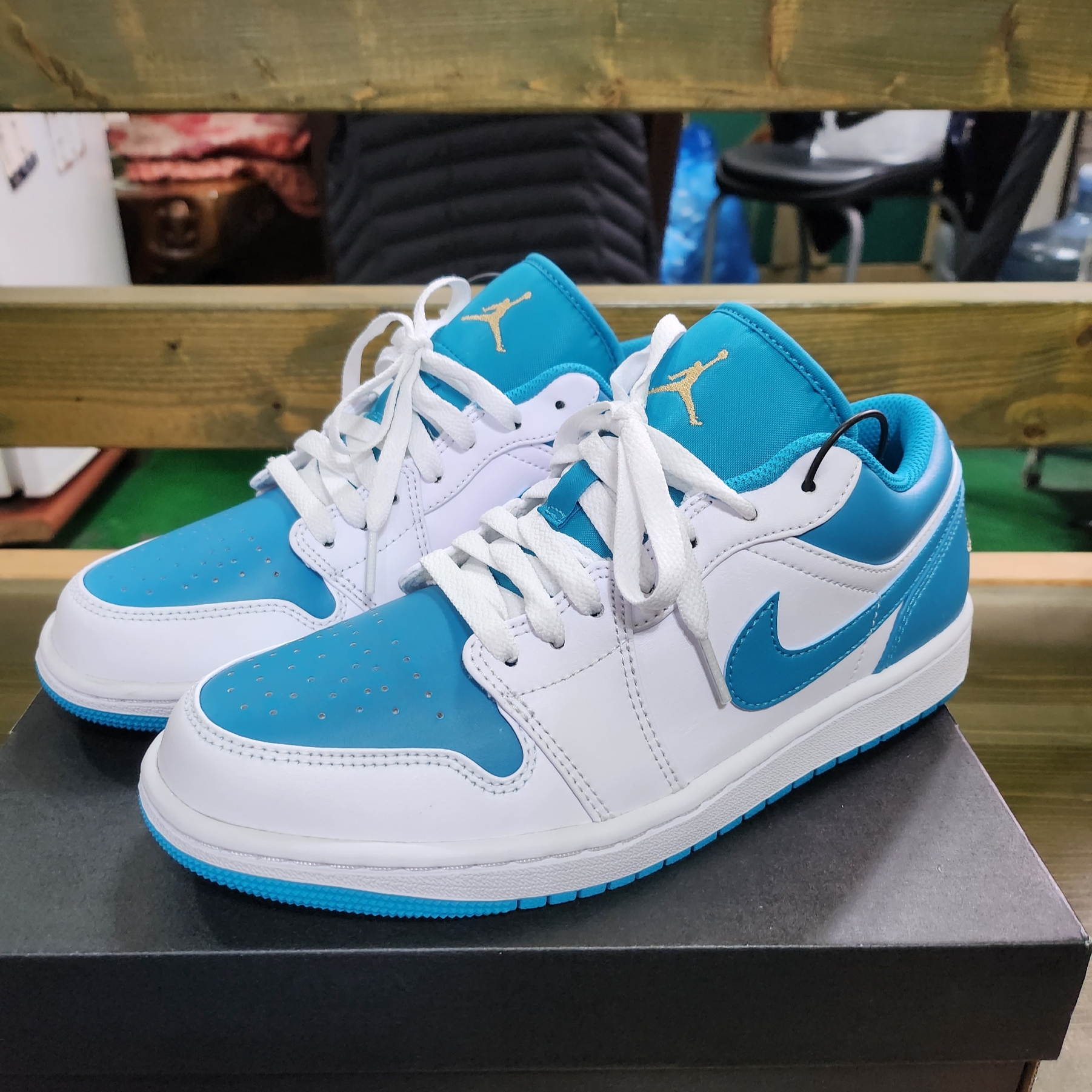 Jordan 1 Low White Aquatone 착용 스타일