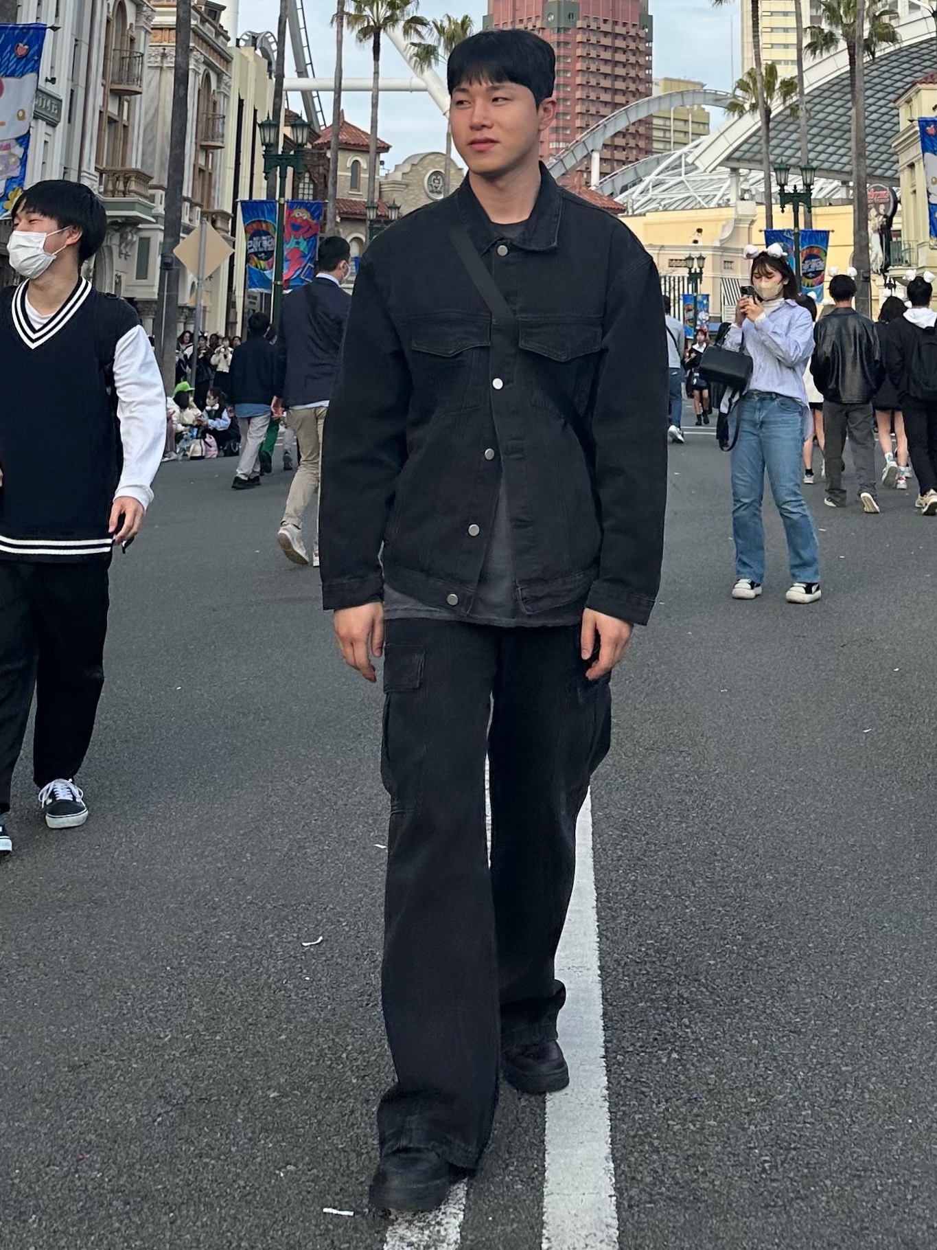 Nike Air Force 1 '07 Low Triple Black 착용 스타일 - 3