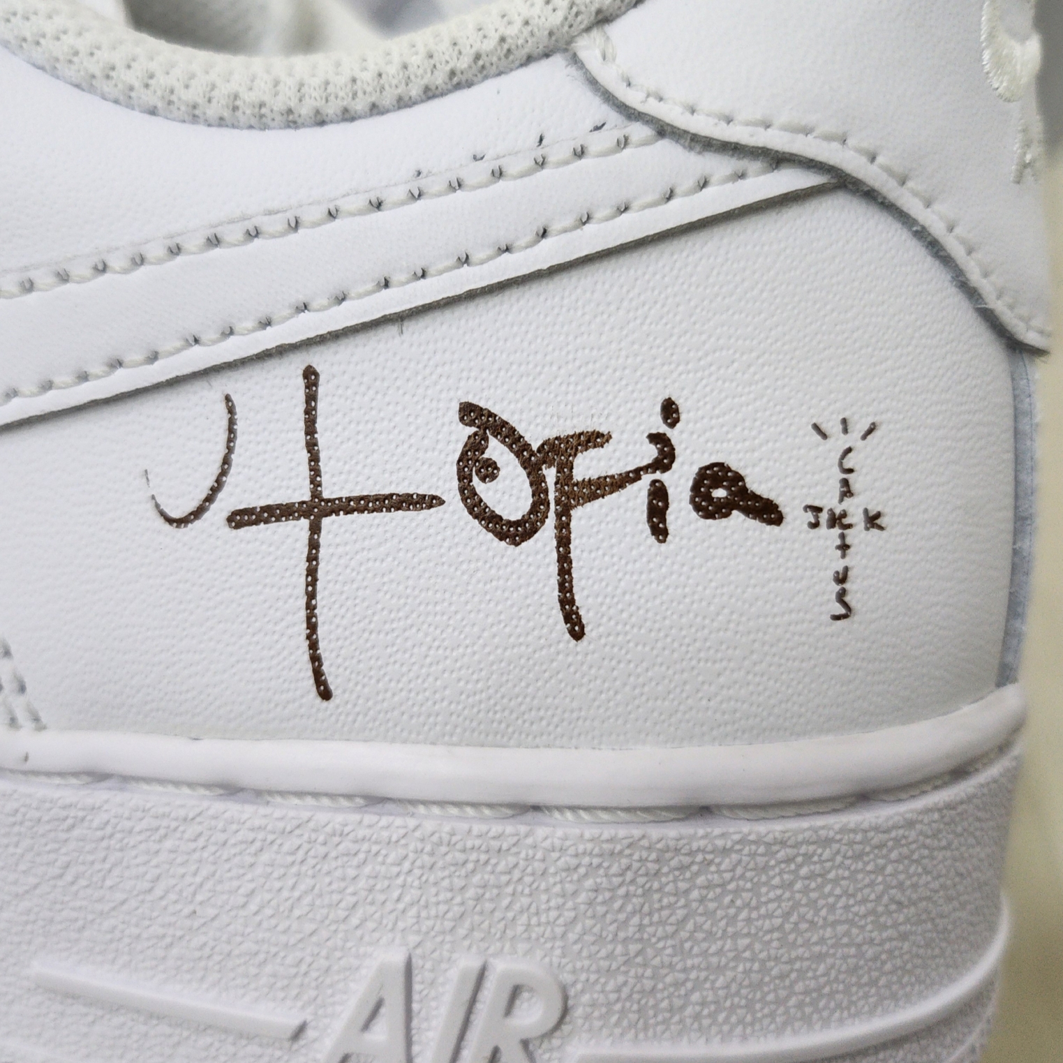 Nike x Travis Scott Air Force 1 '07 Low Cactus Jack Utopia Edition White, (W) Nike x Travis Scott Air Force 1 '07 Low Cactus Jack Utopia Edition White 착용 스타일 - 3