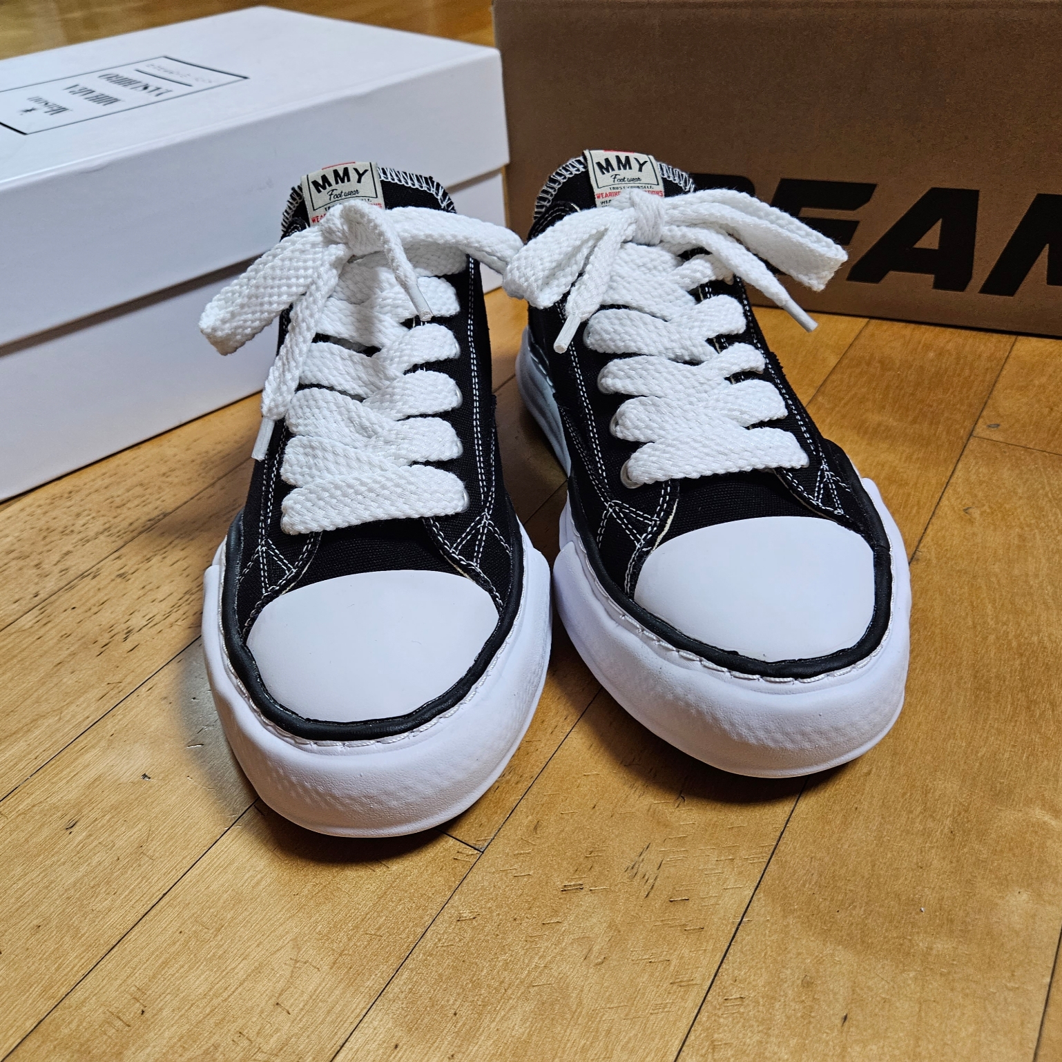 Maison Mihara Yasuhiro Peterson OG Sole Canvas Low Sneakers Black 착용 스타일