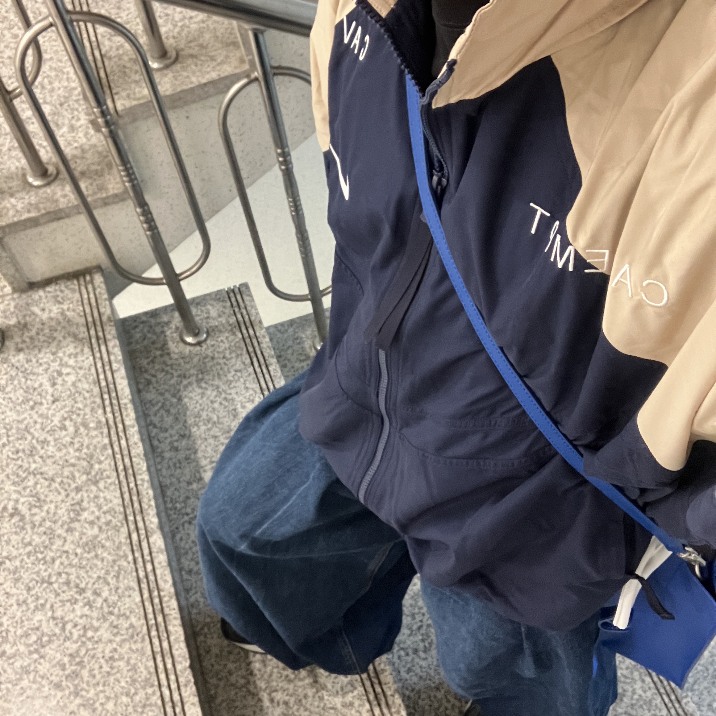 Nike x Cav Empt Track Jacket Navy, Zara x Ader Error Wide Leg Jeans Blue 착용 스타일 - 1