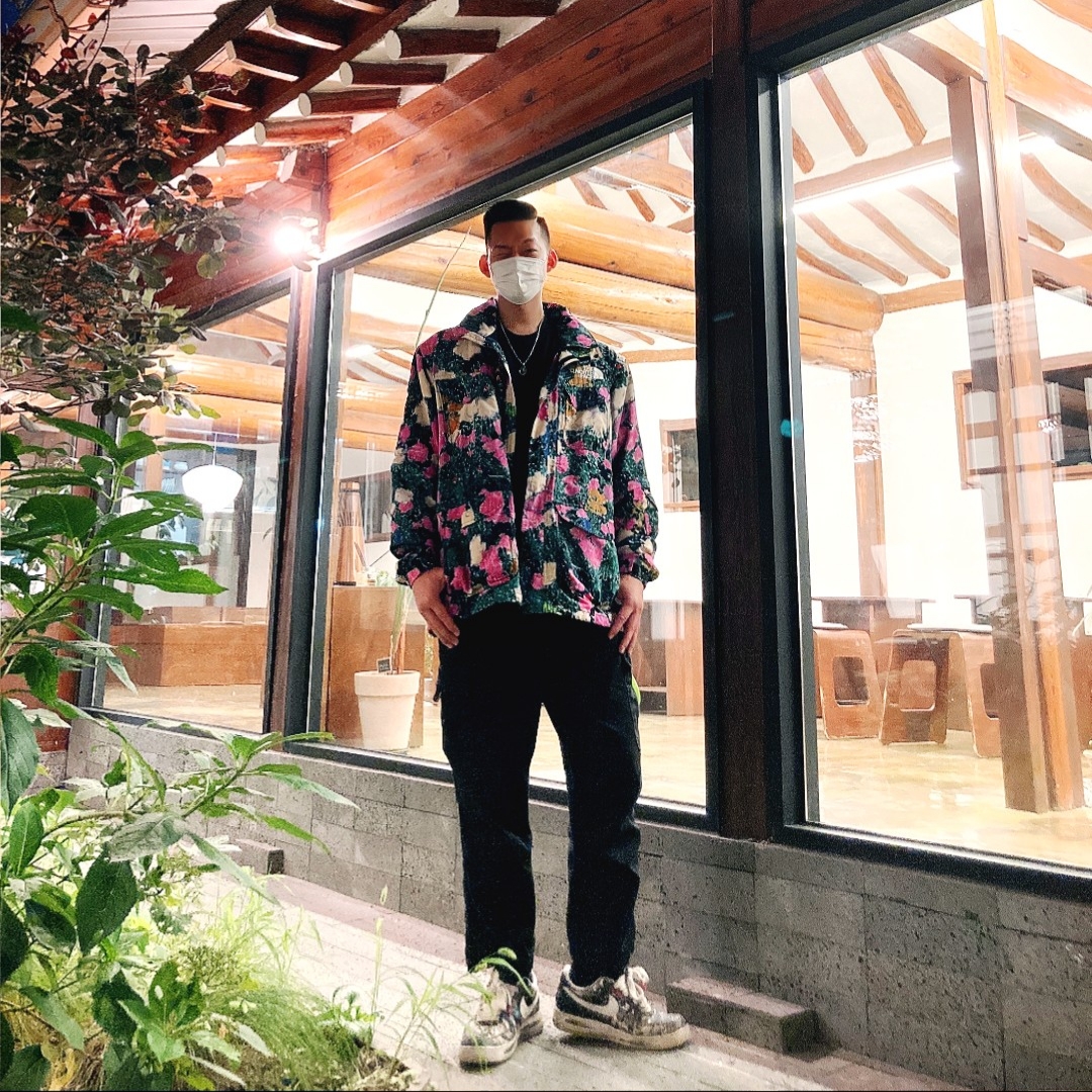Supreme x The North Face Trekking Convertible Jacket Flowers - 22SS 착용 스타일
