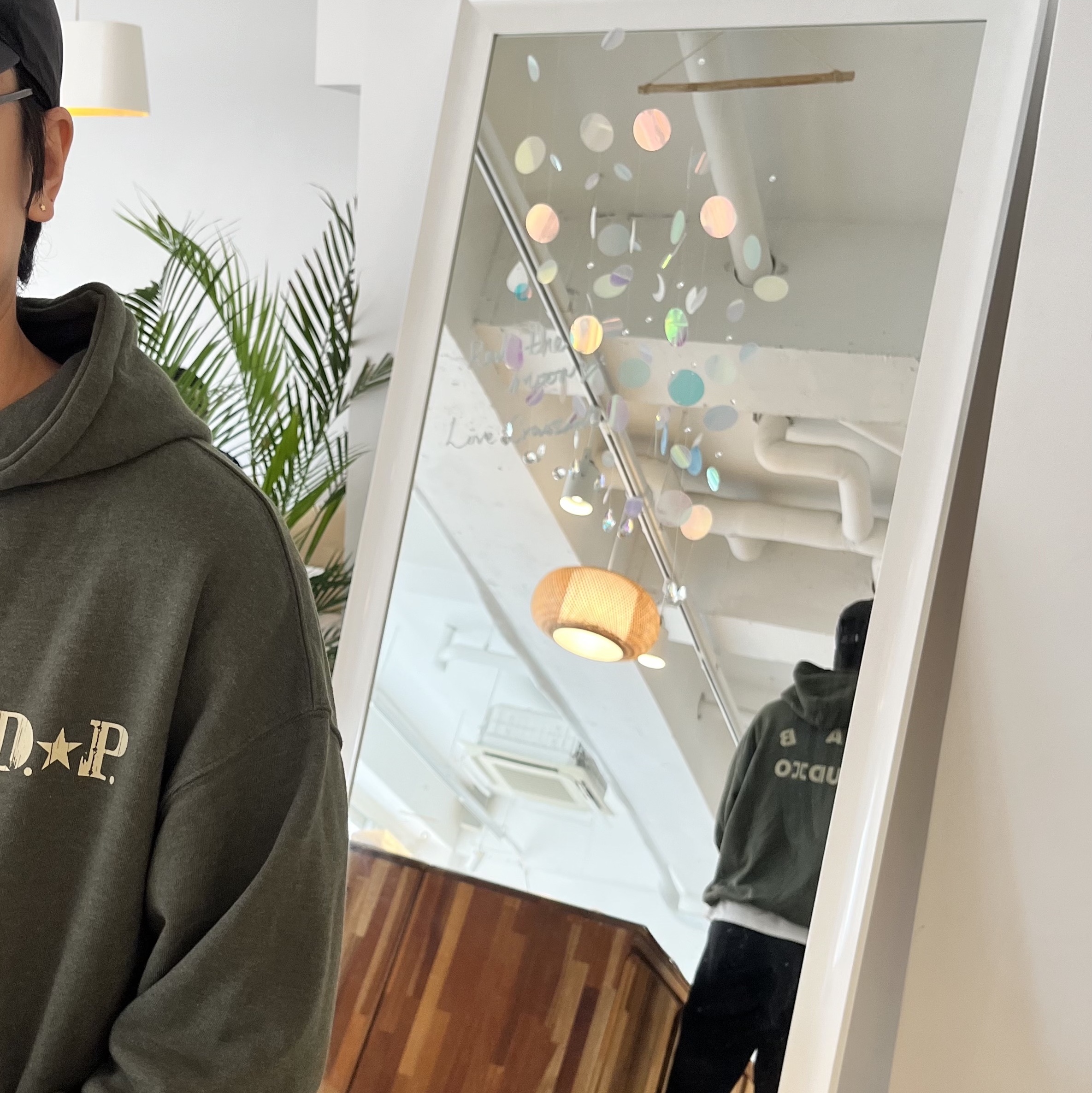 IAB Studio x D.P. Zip-Up Hoodie Dark Green 착용 스타일