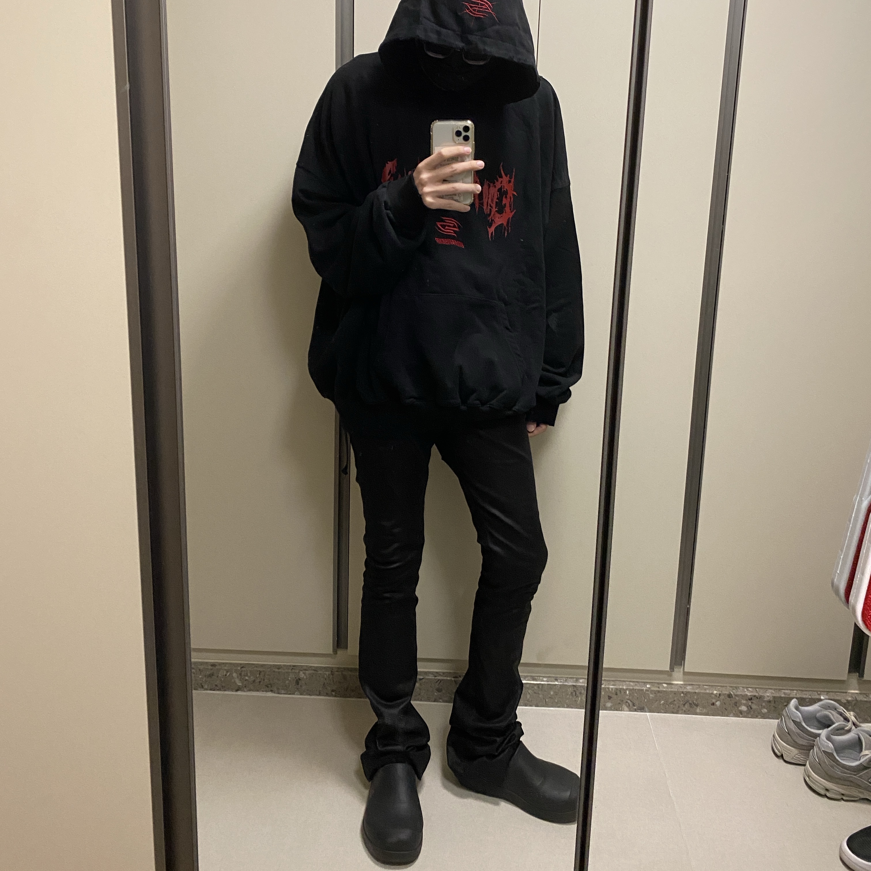 Undermycar x Emostanceclub Deremo Double Logo Oversized Hoodie Toreador - 23FW, New Balance 2002R Grey 착용 스타일