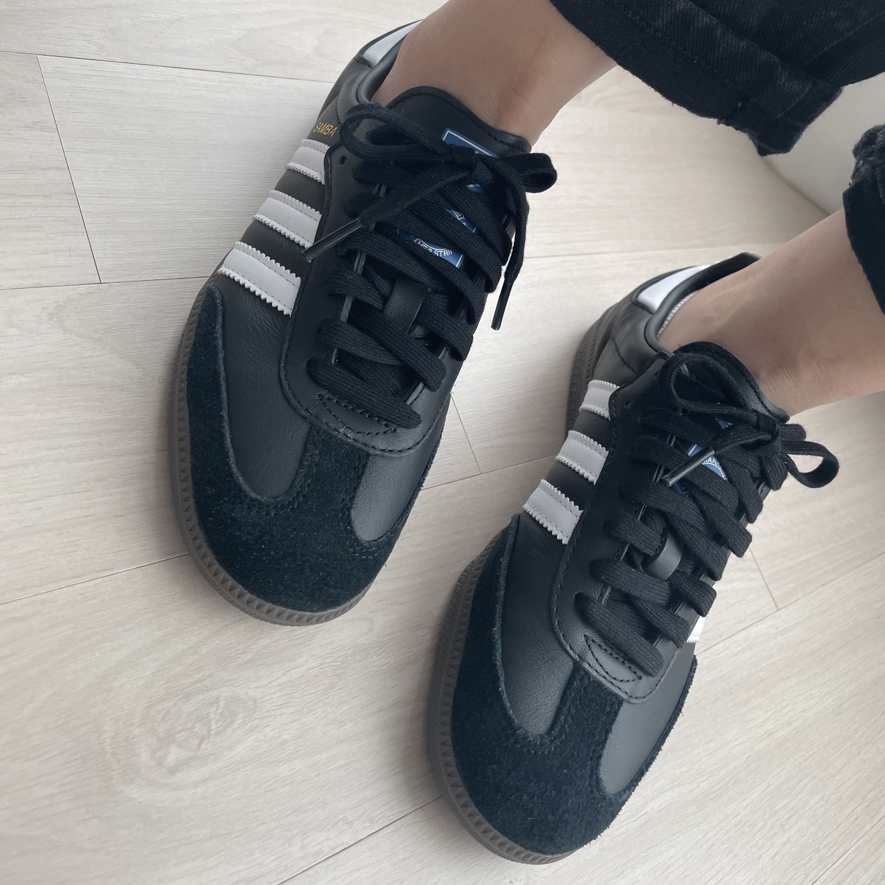 Adidas Samba OG Black White Gum 착용 스타일 - 2