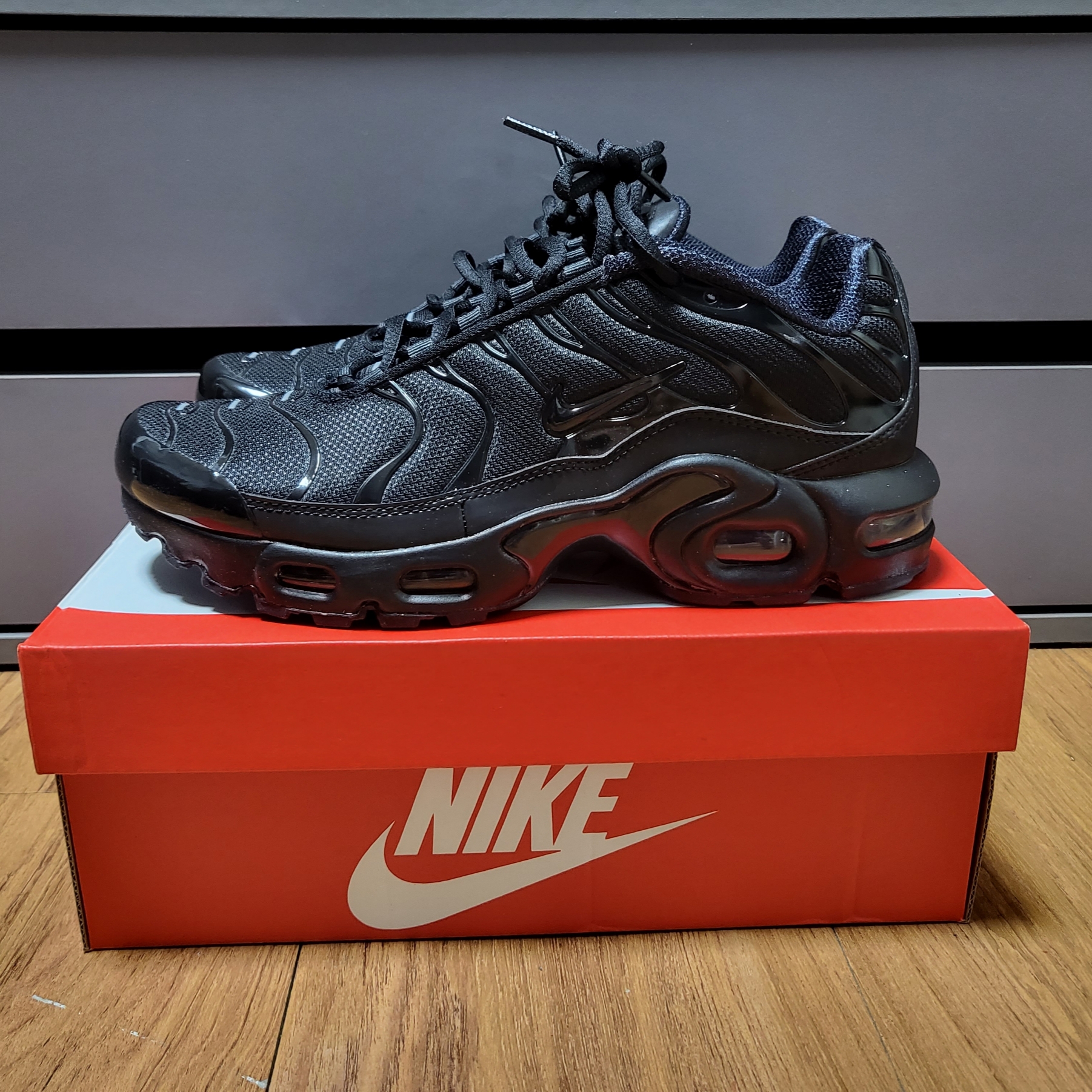 (GS) Nike Air Max Plus Triple Black, Nike Air Max Plus Triple Black 착용 스타일