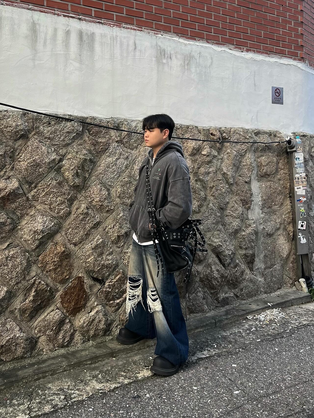 [KREAM 단독] Stu Rader Hoodie Zip Up Charcoal, Balenciaga Steroid Derby Black 착용 스타일 - 1